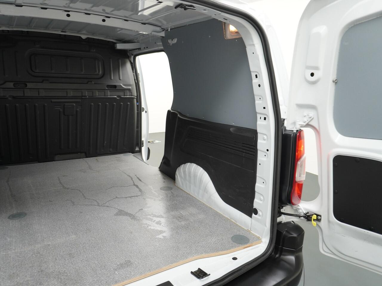 Opel COMBO 1.5D L2H1 102PK, Cruise Control, Navigatie, Climat, EX Lease