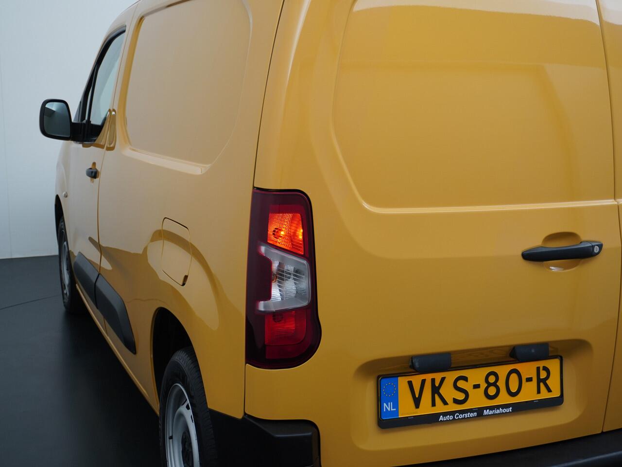 Opel COMBO 1.5CDTI EURO6 3-Persoons Airco Cruise Control Bluetooth Elektr.ramen Elektr.spiegels+Verwarmd Centr.Vergr+ab. L1H1 Edition Schuifdeur Betonplex vloer Lat om Lat betimmering super nette origineel Nederlands geleverde auto!