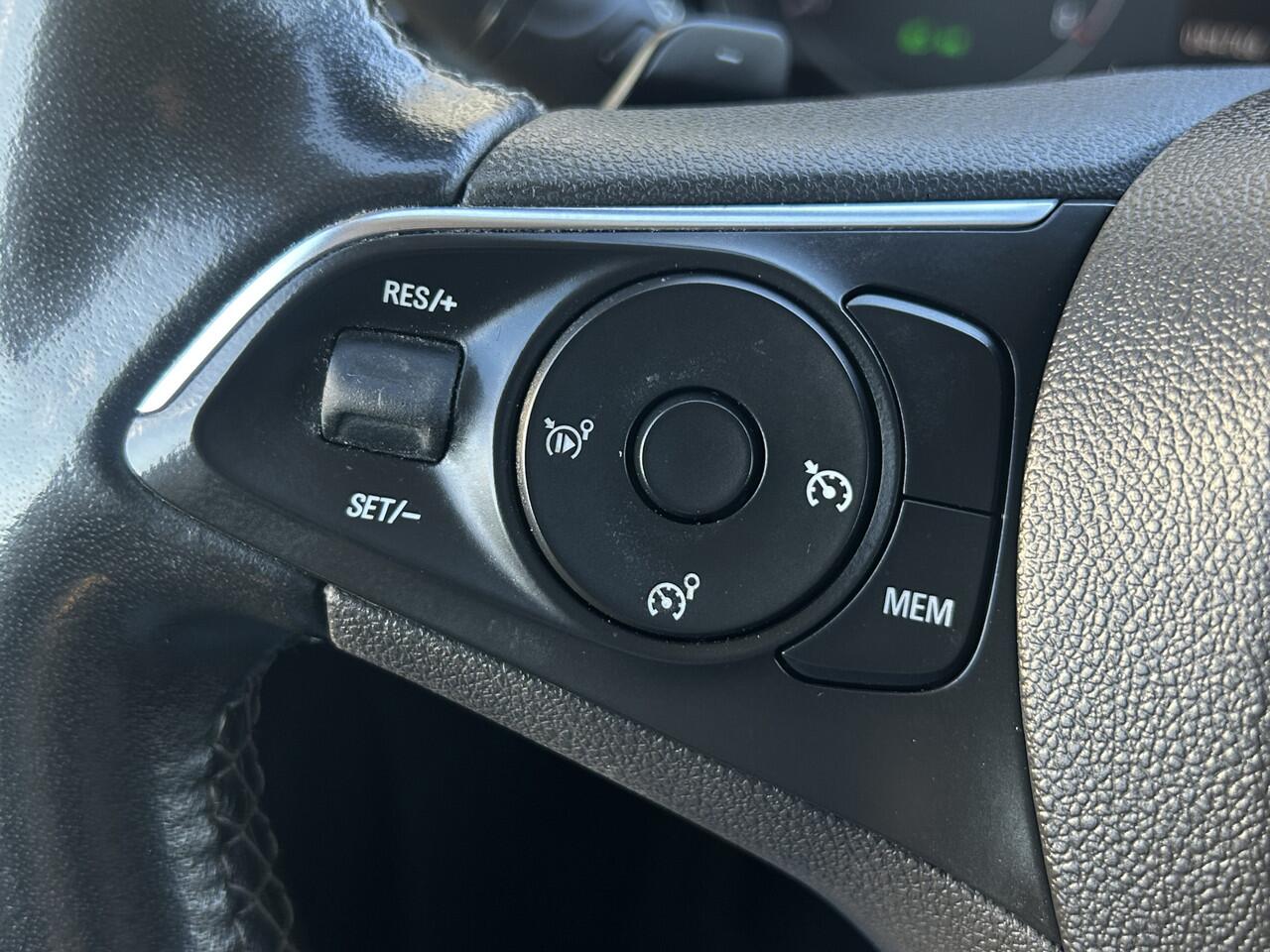 Opel COMBO 1.5D 131 PK / L2H1 / 1e EIG. / AUTOMAAT / INRICHTING / 94.766 KM !! / AIRCO / CRUISE / NAVI / APPLE CARPLAY / PDC