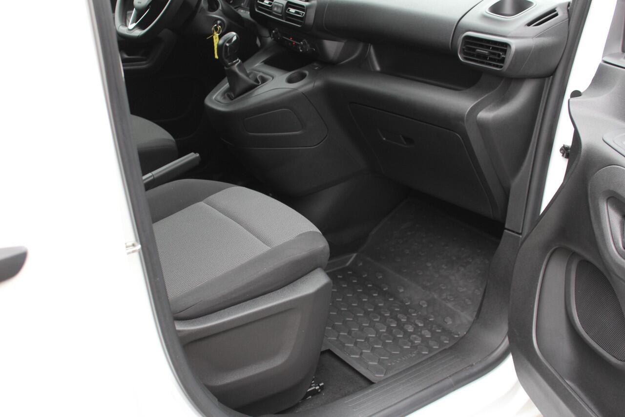 Opel COMBO 1.6D L1H1 Edition Airco-Cruise-Navi-Carplay-Parkeersensoren 12 Maanden Bovag Garantie.