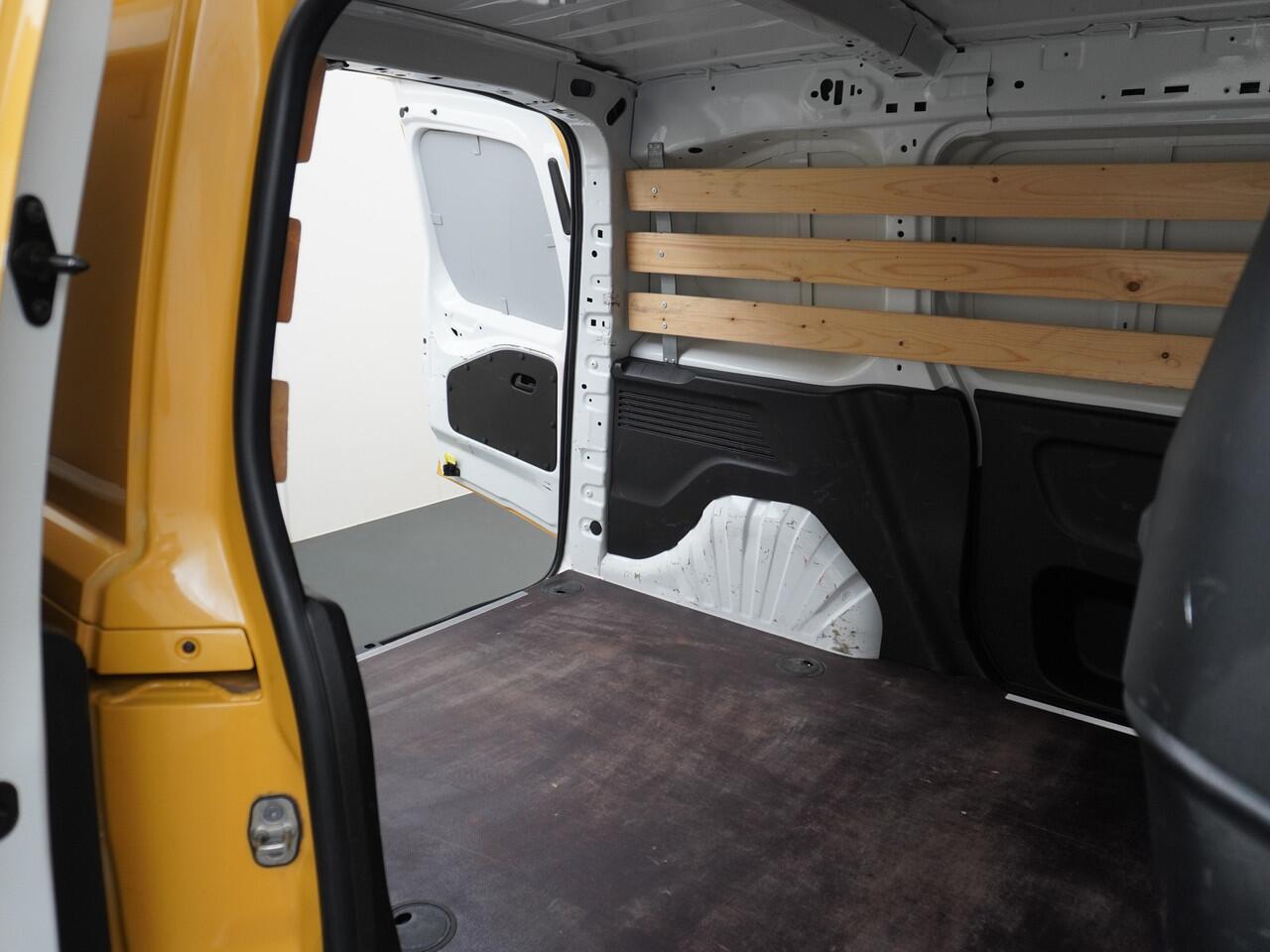 Opel COMBO 1.5CDTI EURO6 3-Persoons Airco Cruise Control Bluetooth Elektr.ramen Elektr.spiegels+Verwarmd Centr.Vergr+ab. L1H1 Edition Schuifdeur Betonplex vloer Lat om Lat betimmering super nette origineel Nederlands geleverde auto!