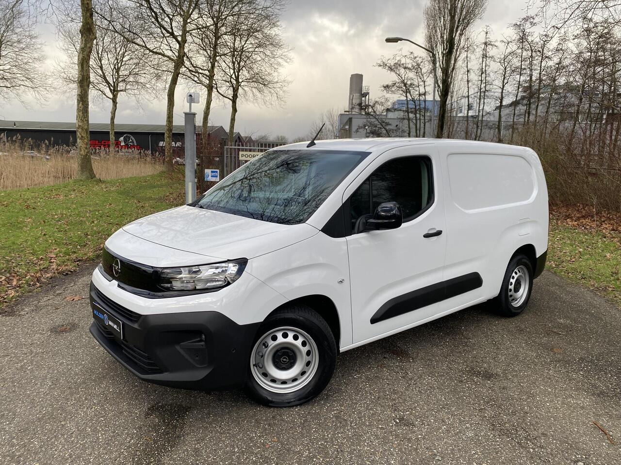 Opel COMBO Electric L2 50 kWh 136pk | 8 jaar garantie | 0% financial lease | 3-zits | NAVI | Multimedia | Apple Carplay | Android Auto | Achteruitrijcamera | Parkeersensoren voor en achter | Dode hoek detectie | Surround view | Inklapbare spiegels | Licht- en regens
