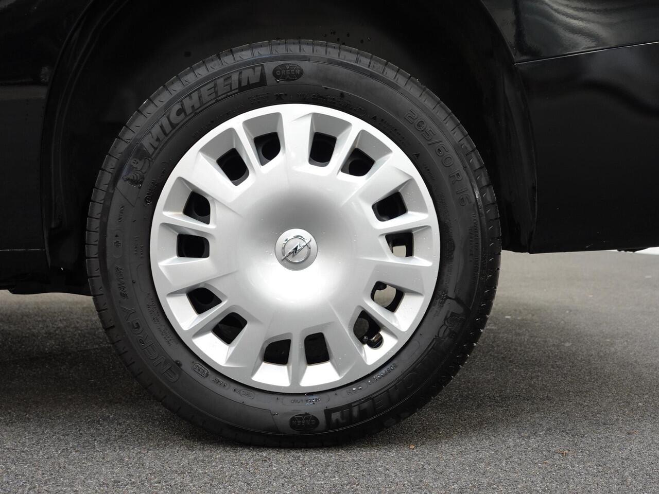 Opel COMBO 1.5D 130PK L2H1 Edition Automaat Airco Bluetooh Navi Camera Parkeersensoren 2 Zits