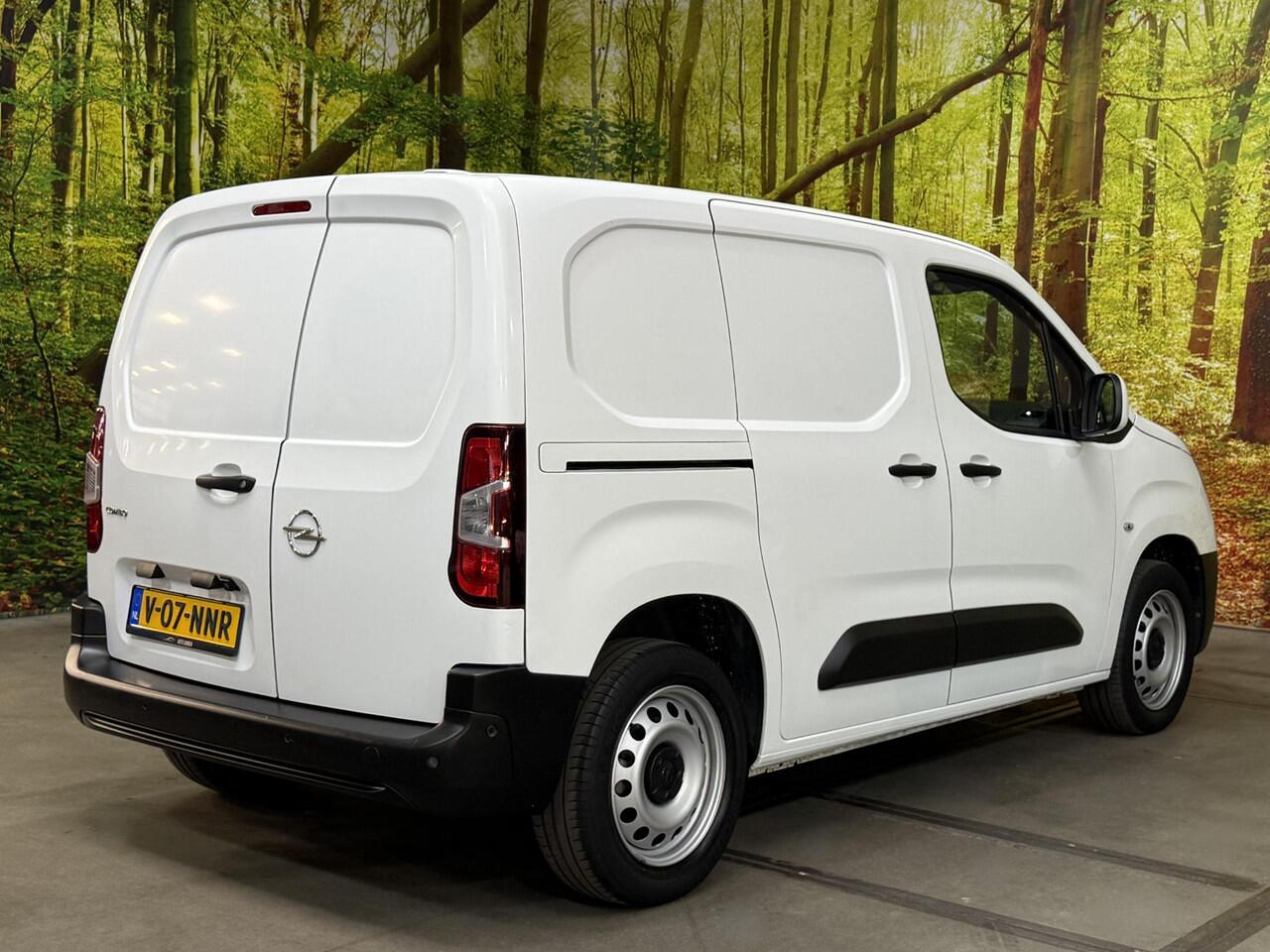 Opel COMBO 1.2 Turbo L1H1 Innovation Benzine 3 Zitplaatsen Navi Camera Carplay Dodehoek LED Cruise Control PDC V+A