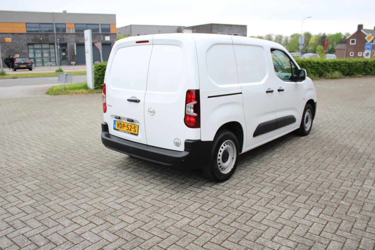 Opel COMBO 1.6D L1H1 Edition Airco-Cruise-Navi-Carplay-Parkeersensoren 12 Maanden Bovag Garantie.