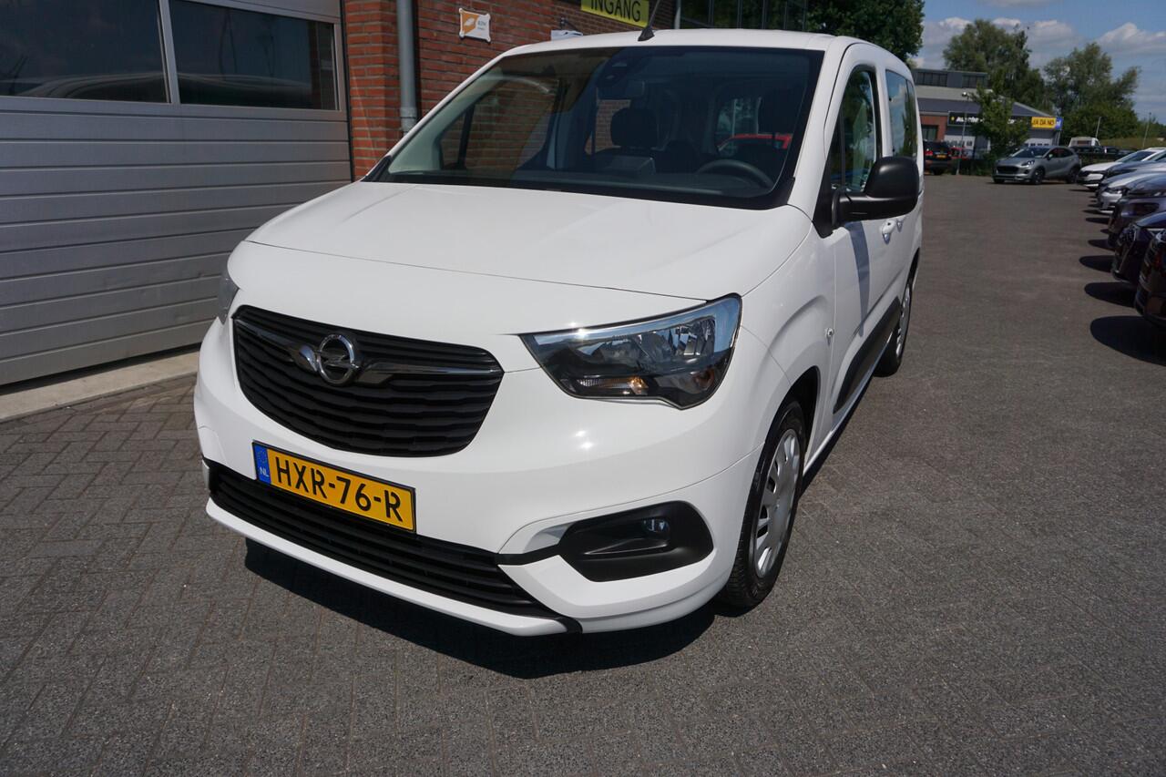 Opel COMBO TOUR 1.2 Turbo L1H1 Edition 5 PERSOONS 5 STOELEN- PARKEERSENSOREN - NAVI - APPLE CARPLAY / ANDROID - AIRCO - CRUISE - RIJSTROOKSENSOR - PARKEERHULP - 2X SCHUIFDEUR - DAB+ - BLUETOOTH - AUT. VERLICHTING