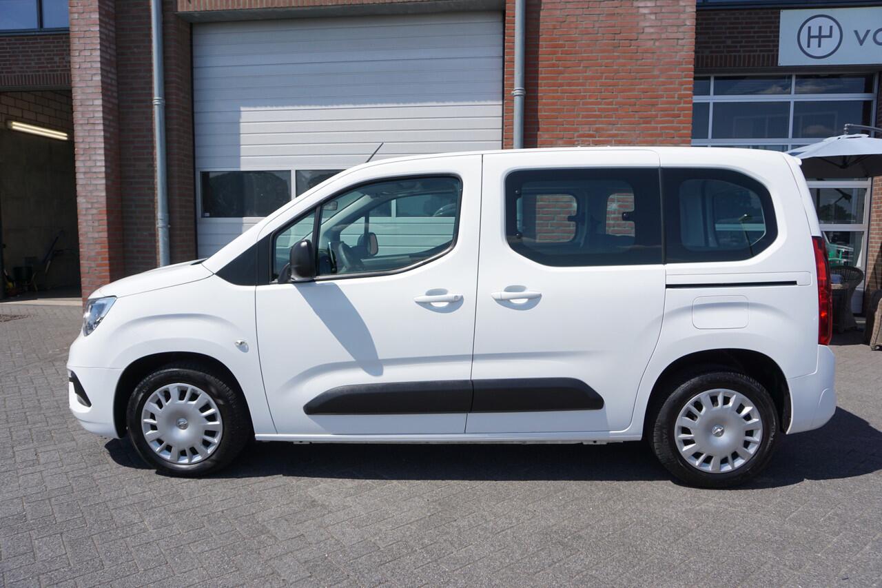 Opel COMBO TOUR 1.2 Turbo L1H1 Edition 5 PERSOONS 5 STOELEN- PARKEERSENSOREN - NAVI - APPLE CARPLAY / ANDROID - AIRCO - CRUISE - RIJSTROOKSENSOR - PARKEERHULP - 2X SCHUIFDEUR - DAB+ - BLUETOOTH - AUT. VERLICHTING