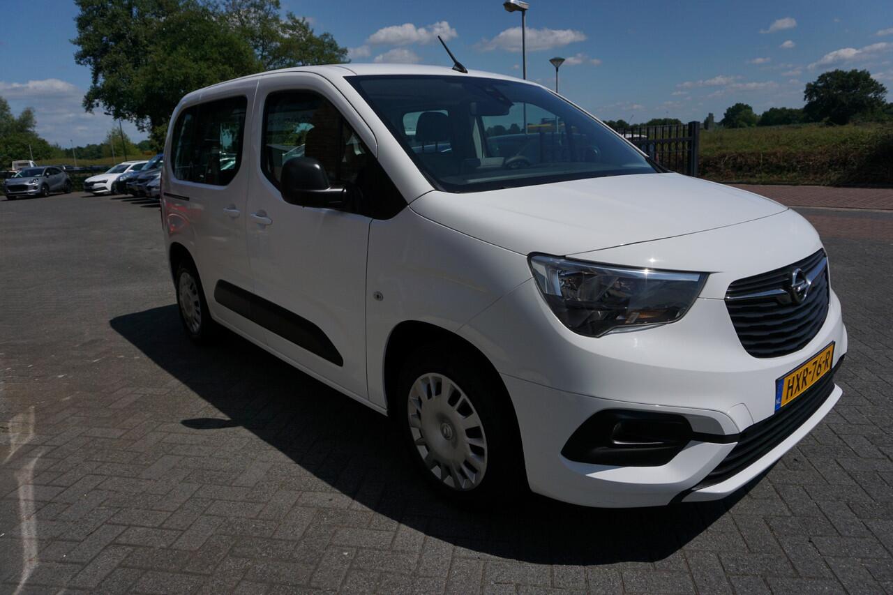 Opel COMBO TOUR 1.2 Turbo L1H1 Edition 5 PERSOONS 5 STOELEN- PARKEERSENSOREN - NAVI - APPLE CARPLAY / ANDROID - AIRCO - CRUISE - RIJSTROOKSENSOR - PARKEERHULP - 2X SCHUIFDEUR - DAB+ - BLUETOOTH - AUT. VERLICHTING