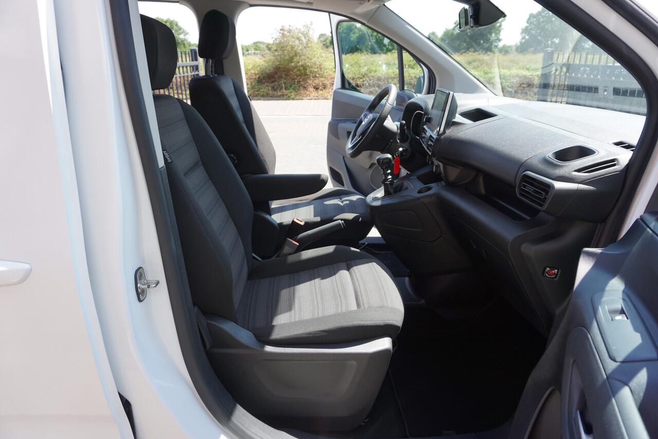 Opel COMBO TOUR 1.2 Turbo L1H1 Edition 5 PERSOONS 5 STOELEN- PARKEERSENSOREN - NAVI - APPLE CARPLAY / ANDROID - AIRCO - CRUISE - RIJSTROOKSENSOR - PARKEERHULP - 2X SCHUIFDEUR - DAB+ - BLUETOOTH - AUT. VERLICHTING