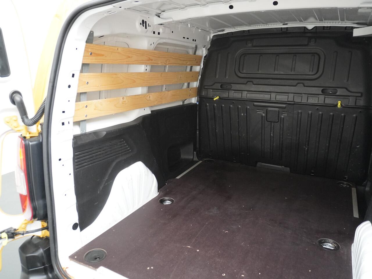 Opel COMBO 1.5CDTI EURO6 3-Persoons Airco Cruise Control Bluetooth Elektr.ramen Elektr.spiegels+Verwarmd Centr.Vergr+ab. L1H1 Edition Schuifdeur Betonplex vloer Lat om Lat betimmering