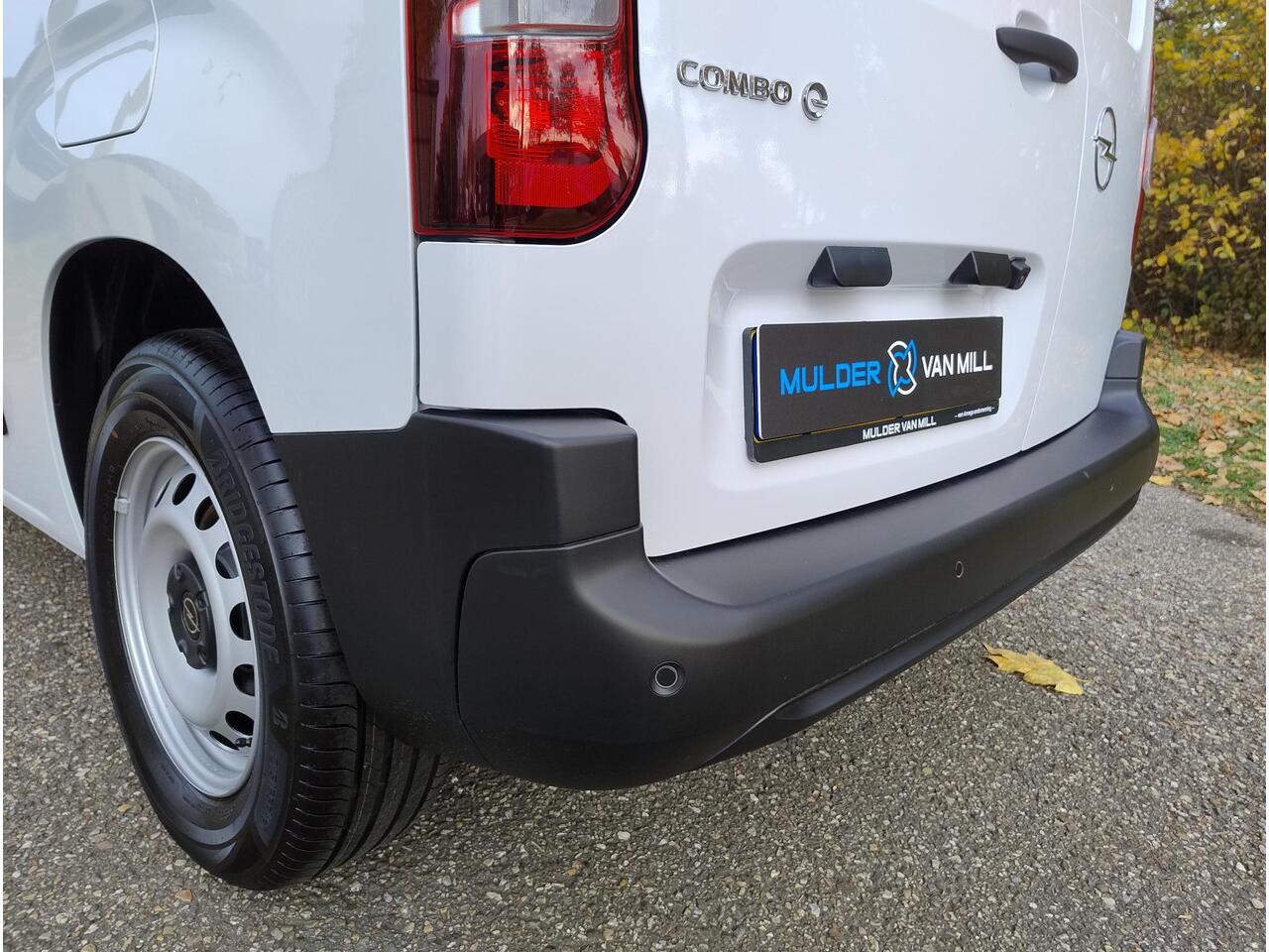 Opel COMBO Electric L1 50 kWh 136pk | 8 jaar garantie | 0% financial lease | Houten afwerking laadruimte | Multimedia | Apple Carplay | Android Auto | Achteruitrijcamera | Parkeersensoren achter | Digital cockpit | Stuurwielbediening | Bestuurdersstoel comfort | Res