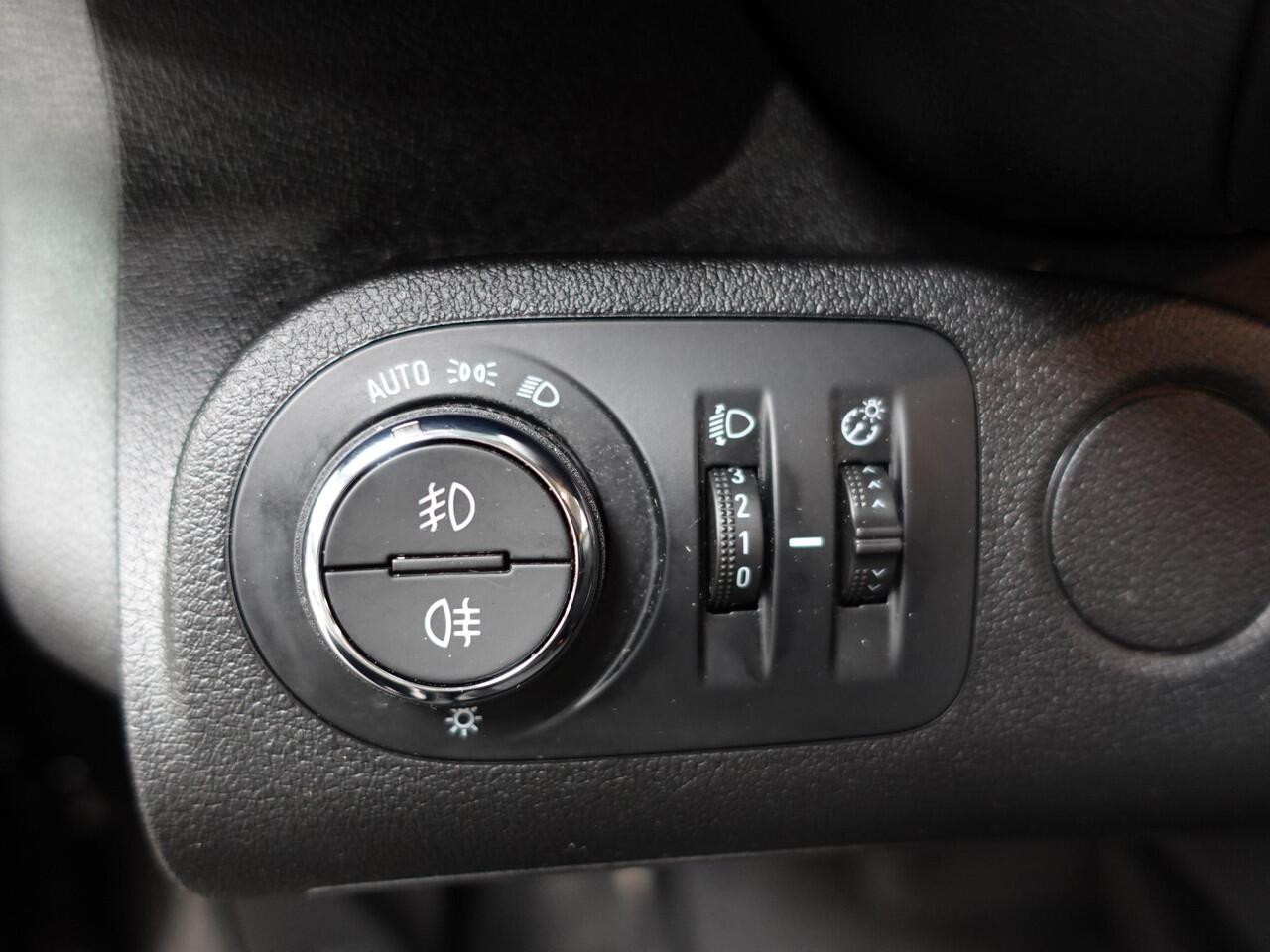 Opel COMBO 1.5D 130PK L2H1 Edition Automaat Airco Bluetooh Navi Camera Parkeersensoren 2 Zits