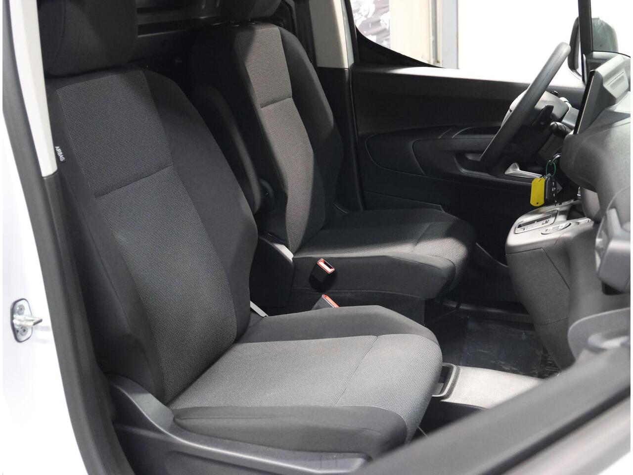 Opel COMBO Electric L1 50 kWh | Antislip (9mm) | Houten Zijwanden | DAB + | Comfortstoel |