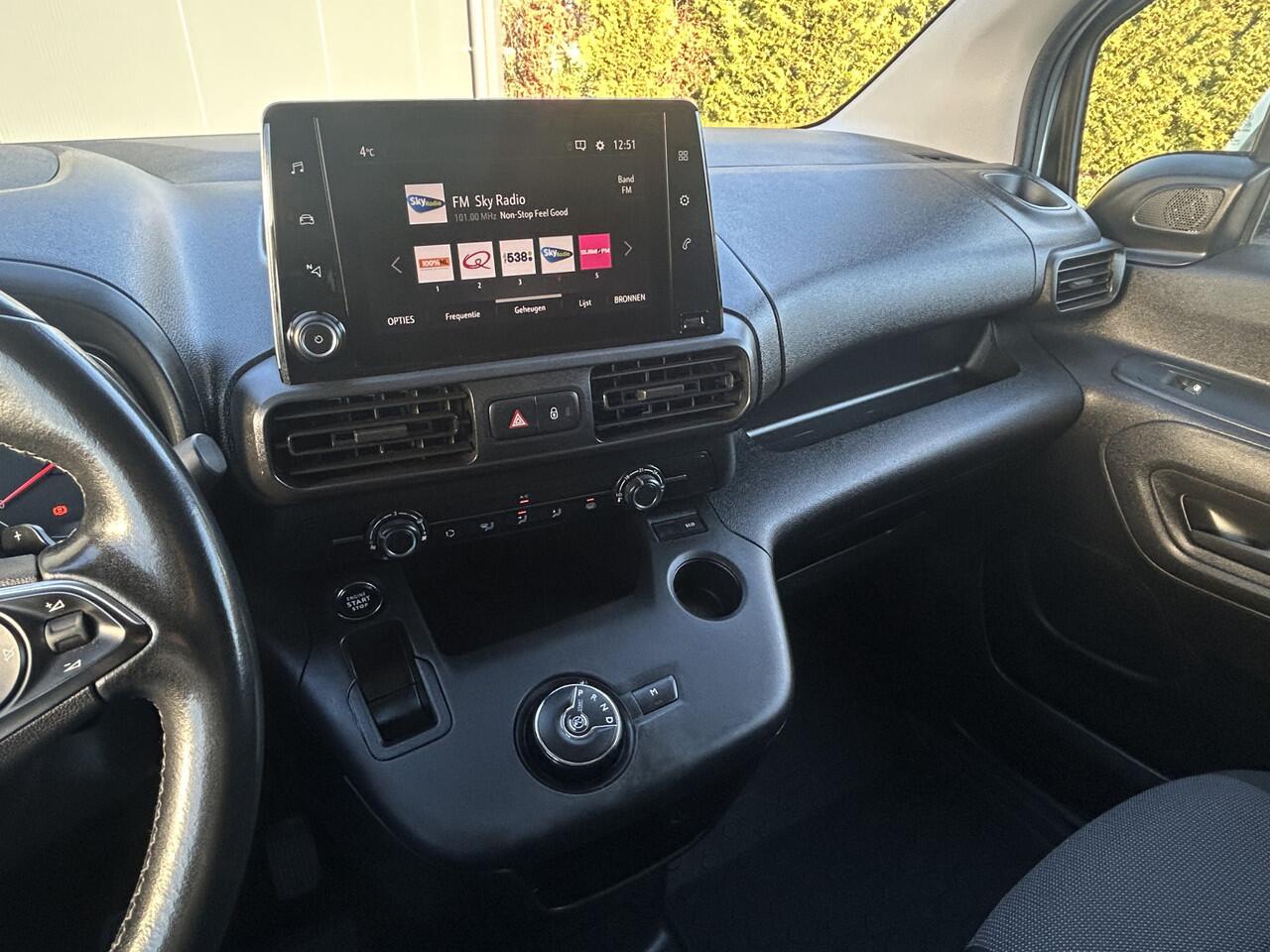 Opel COMBO 1.5D 131 PK / L2H1 / 1e EIG. / AUTOMAAT / INRICHTING / 94.766 KM !! / AIRCO / CRUISE / NAVI / APPLE CARPLAY / PDC