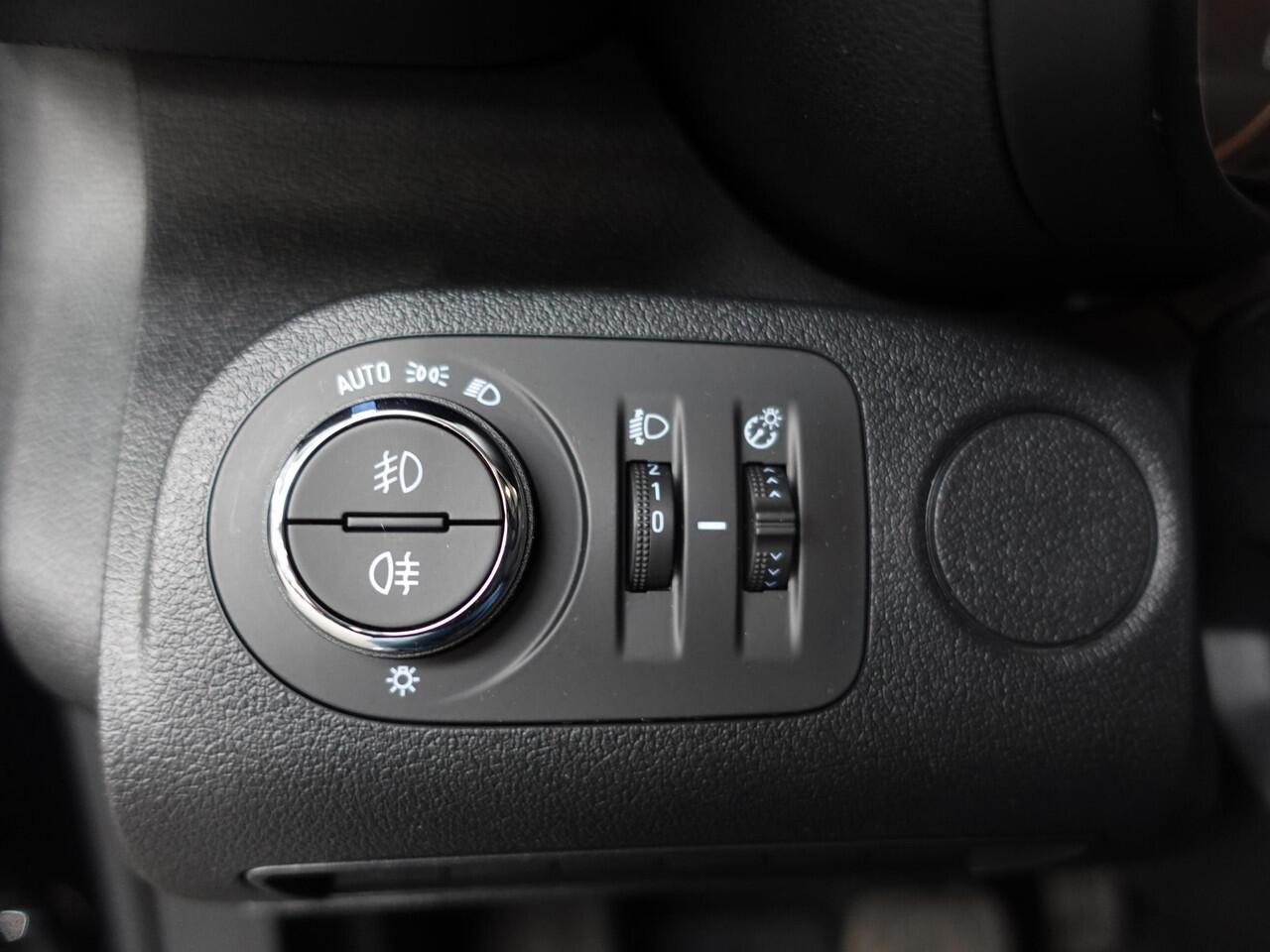 Opel COMBO 1.5D L1H1 Edition Automaat Navi Parkeersensoren Navi Trekhaak Cruise Control 2 Zits