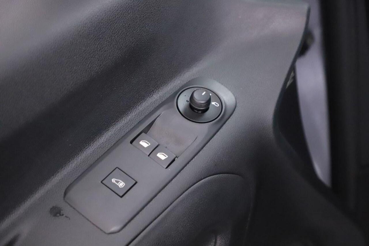 Opel COMBO 1.5D 102pk L2 BPM VRIJ! Carplay/Airco/Camera /Vloer en wandbetimmering/Trekhaak