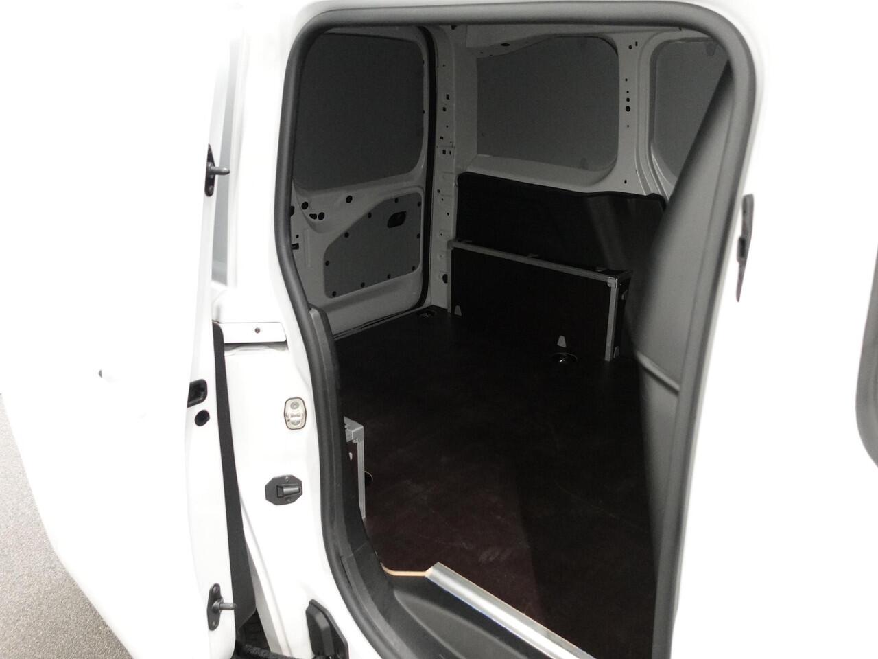 Opel COMBO 130pk L1 Automaat Apple Carplay Trekhaak Parkeersensoren Airco Cruise control 2-zits