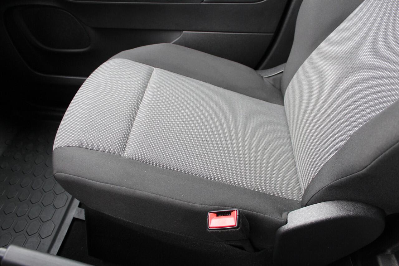 Opel COMBO 1.6D L1H1 Edition Airco-Cruise-Navi-Carplay-Parkeersensoren 12 Maanden Bovag Garantie.