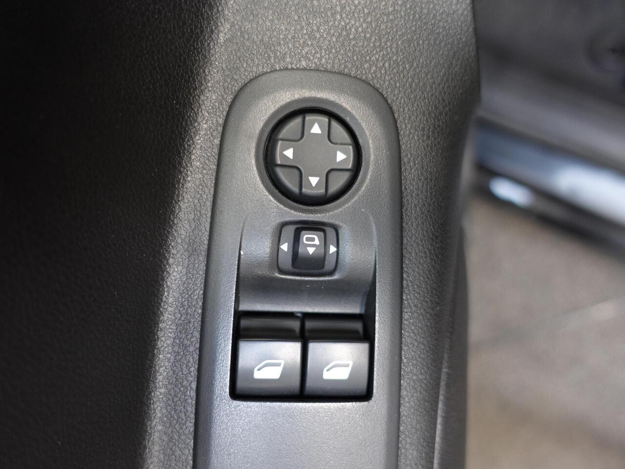 Opel COMBO 1.5D L1H1 Edition Airco Cruisecontrol Navigatie Trekhaak Carplay