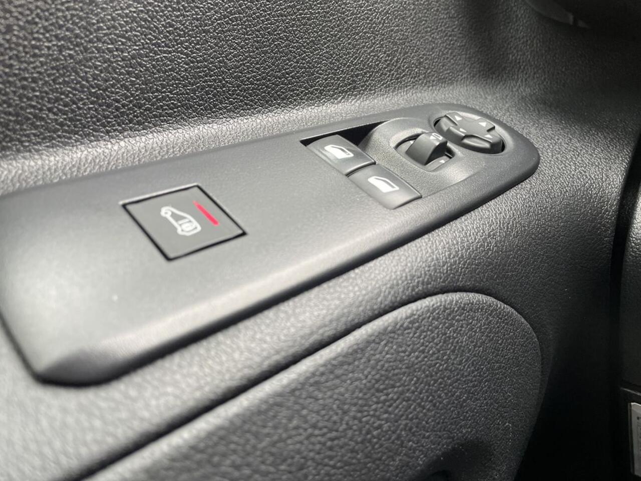 Opel COMBO 1.5 D E6 102pk L2 Edition BPM Vrij! Lease ¤178 p/m, Bedrijfsinrichting, 2x Schuifdeur, Airco, PDC, Cruise controle, onderhoudshistorie aanwezig