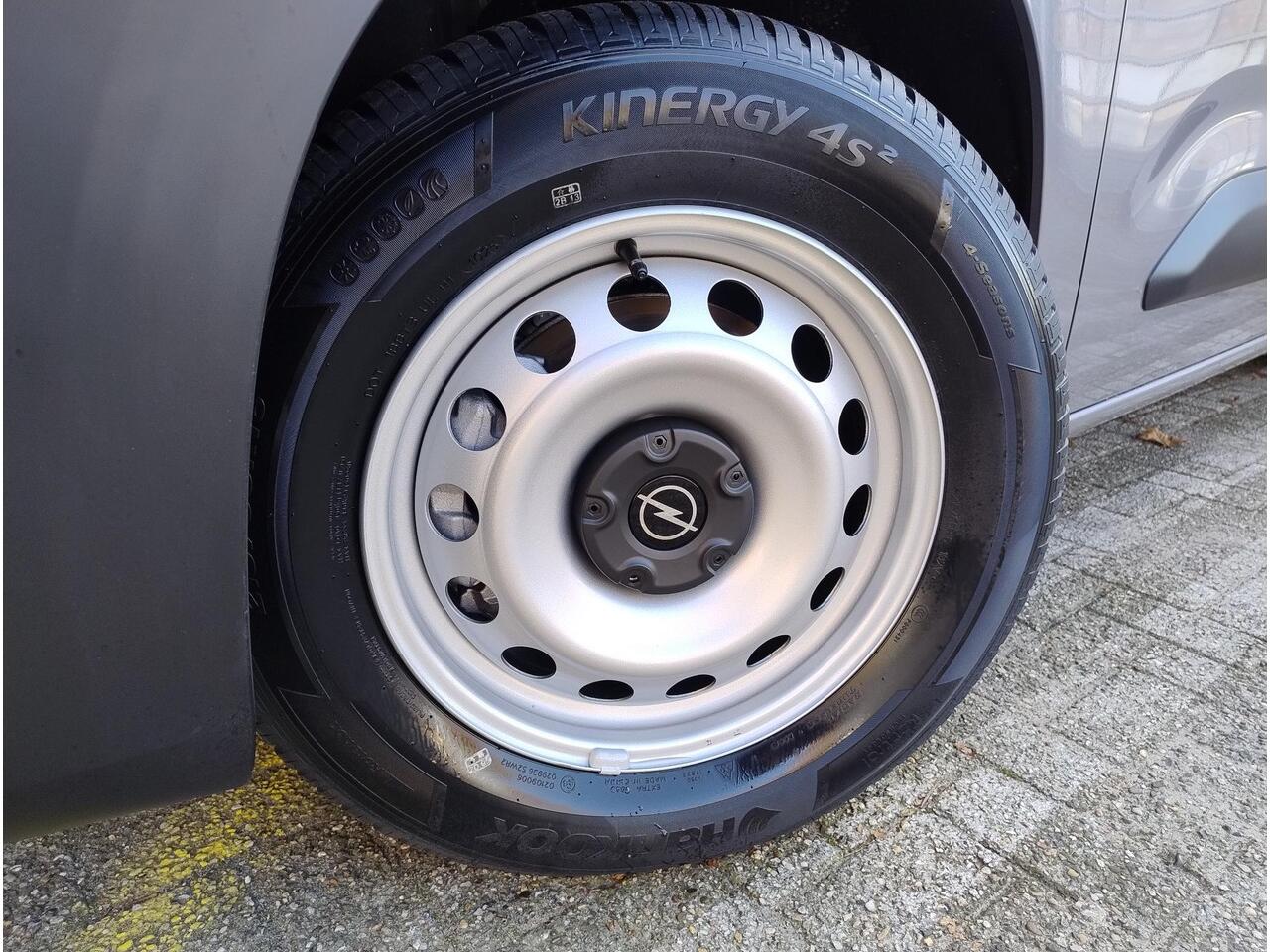 Opel COMBO Electric L2 50 kWh 136pk | 8 jaar garantie | 0% financial lease | Houten afwerking laadruimte | Multimedia | Apple Carplay | Android Auto | Achteruitrijcamera | Parkeersensoren achter | Digital cockpit | Stuurwielbediening | Reservewiel | van ¤31.329 voor