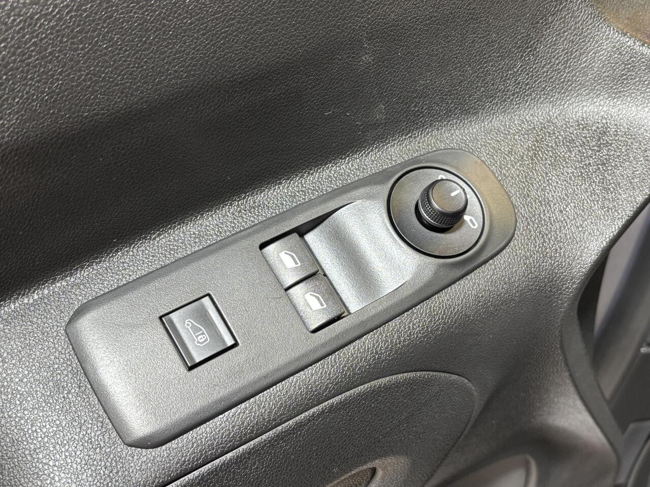 Opel COMBO Electric L1 50kWh | 8 jaar garantie | Multimedia Pakket | Stoelen Pakket | Laadruimte Pakket