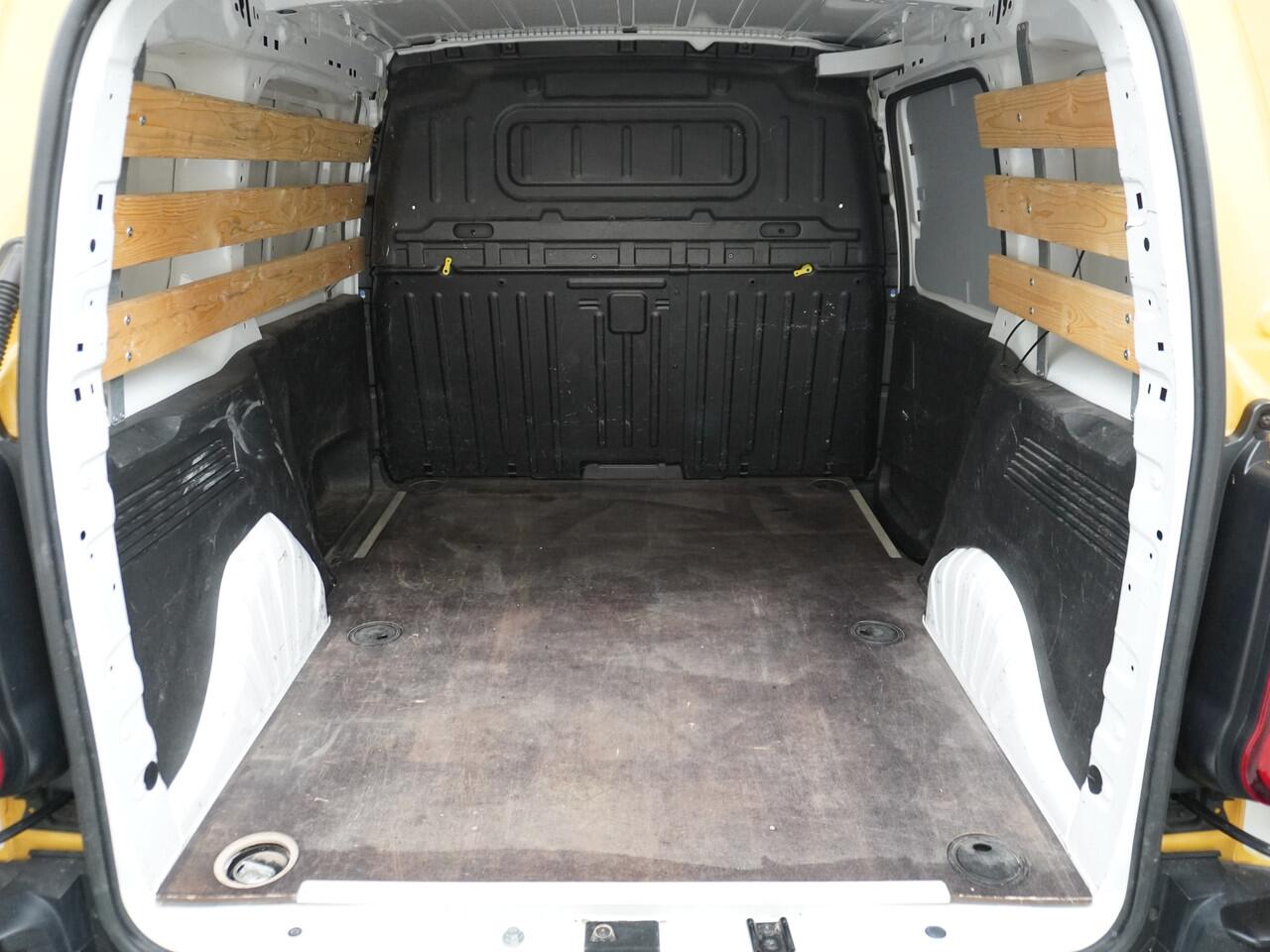 Opel COMBO 1.5CDTI EURO 6 3-Persoons ECC Cruise Control Bluetooth Elektr.ramen Elektr.spiegels+Verwarmd Centr.Vergr+ab. L1H1 Edition Schuifdeur Betonplex vloer Lat om Lat betimmering Allesdragers Origineel Nederlandse Auto