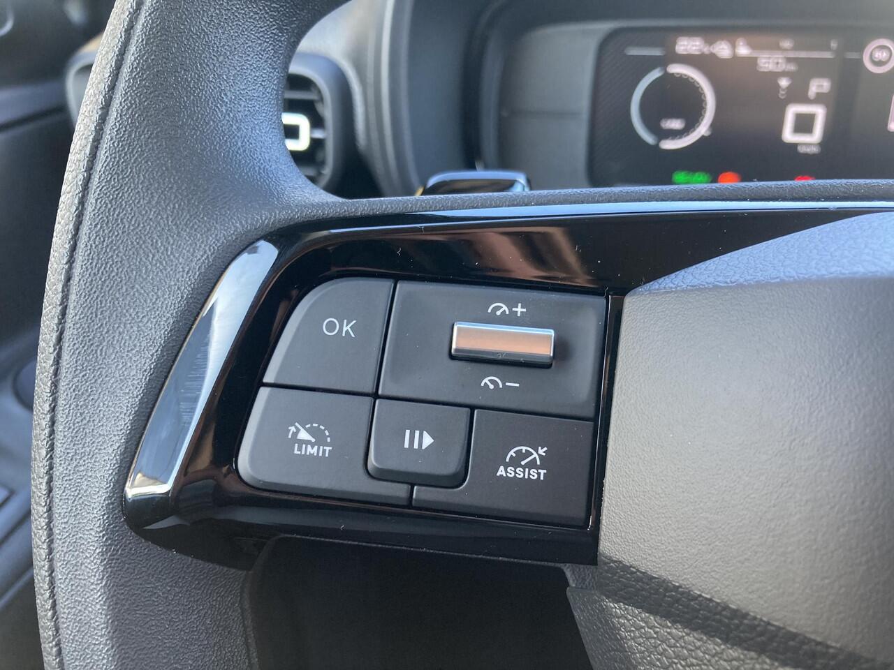 Opel COMBO Combo-e 136pk L2 50kWh | NIEUW | DIRECT LEVERBAAR | Camera | Carplay/ Android auto | Cruise Control | Airco | Laadruimte betimmering | Metallic lak