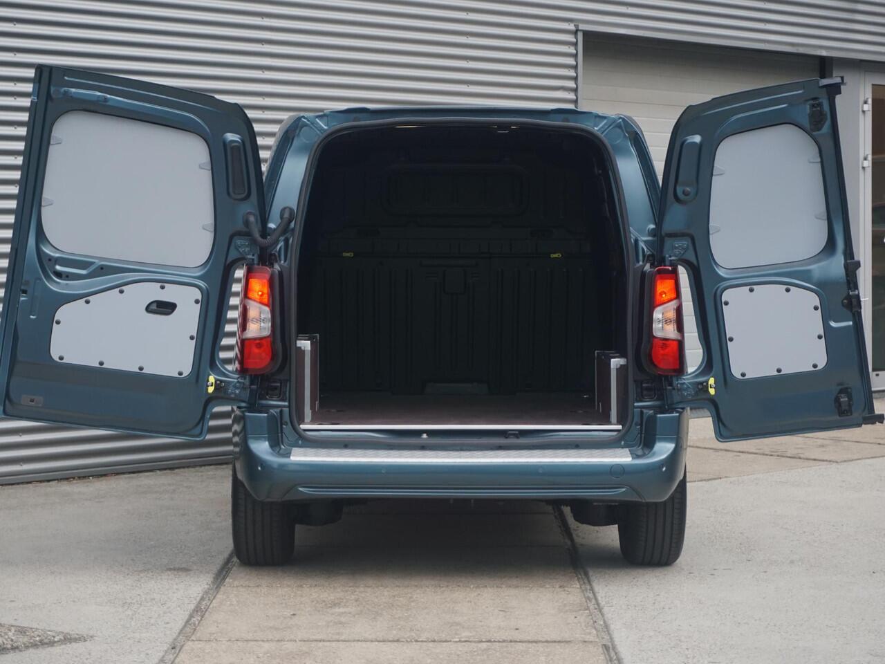 Opel COMBO Electric L1 50 kWh. | tot 8 jaar garantie | 3 zitplaatsen | Pakket Comfort Connect | Pakket Drive Assist | Pakket Look | Climate Control | rijklaarprijs