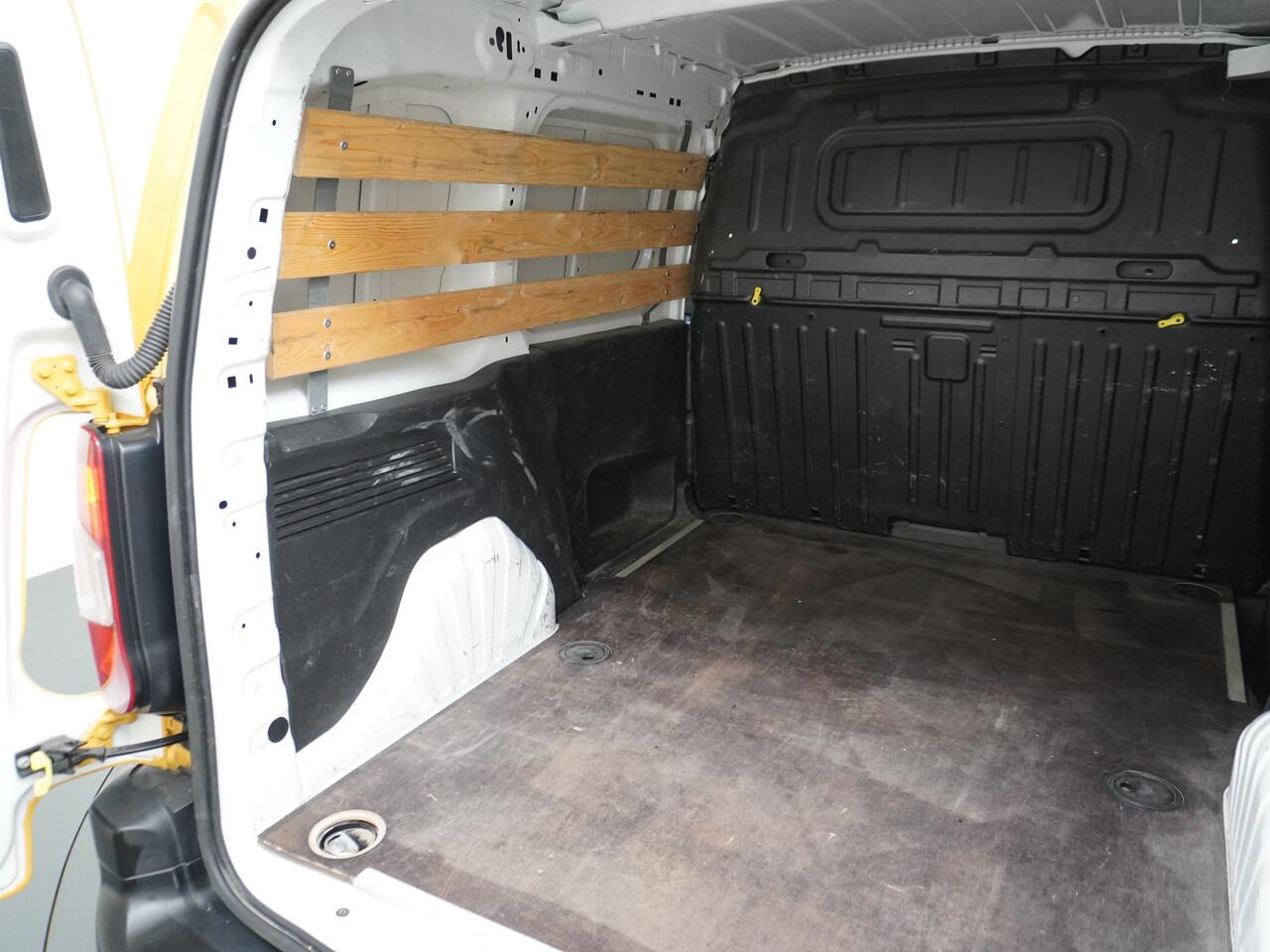 Opel COMBO 1.5CDTI EURO6 3-Pers. ECC Cruise Control Bluetooth Elektr.ramen Elektr.spiegels+Verwarmd Centr.Vergr+ab. L1H1 Edition Schuifdeur Betonplex vloer Lat om Lat betimmering Allesdragers 3 zit