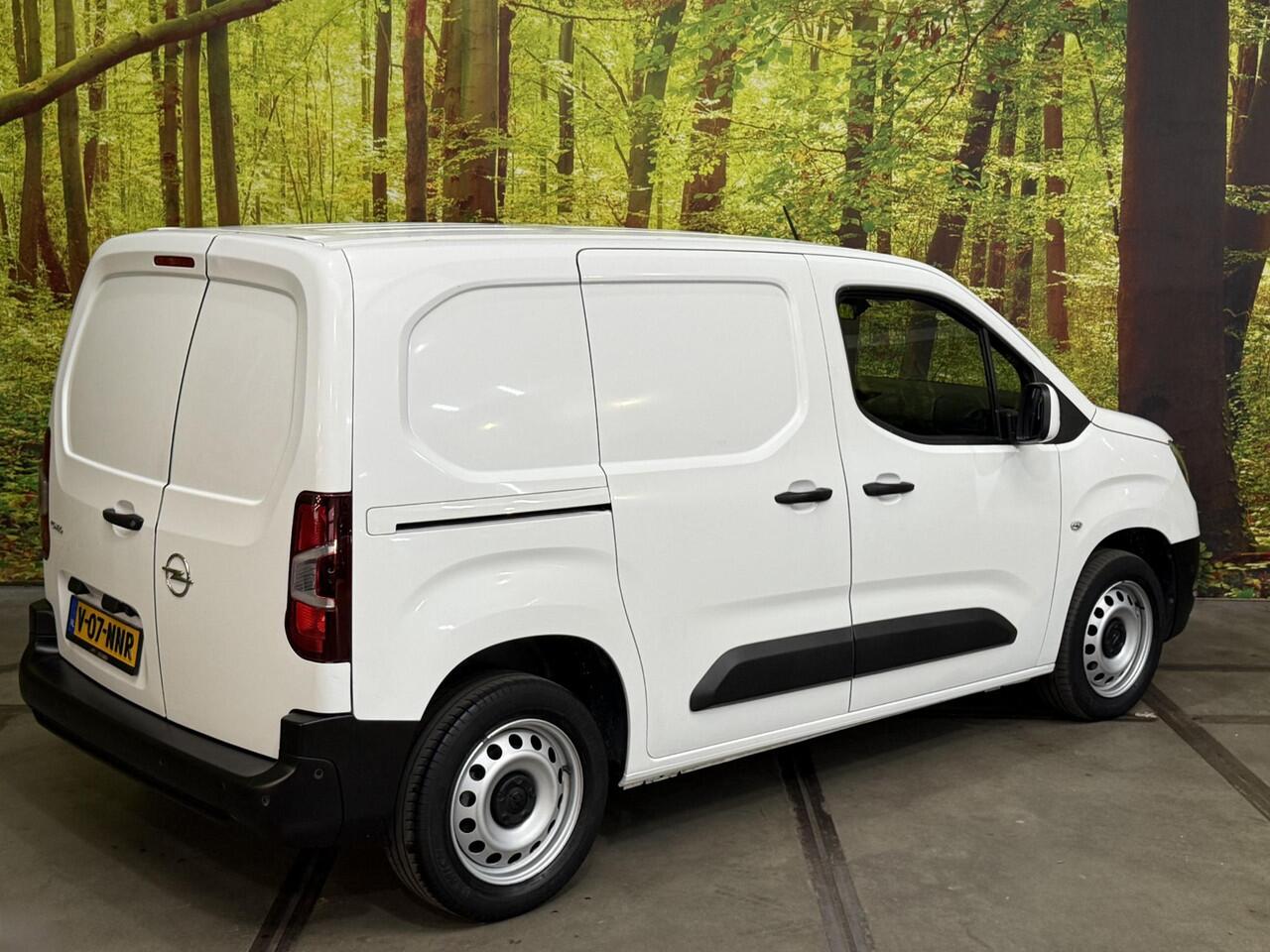 Opel COMBO 1.2 Turbo L1H1 Innovation Benzine 3 Zitplaatsen Navi Camera Carplay Dodehoek LED Cruise Control PDC V+A