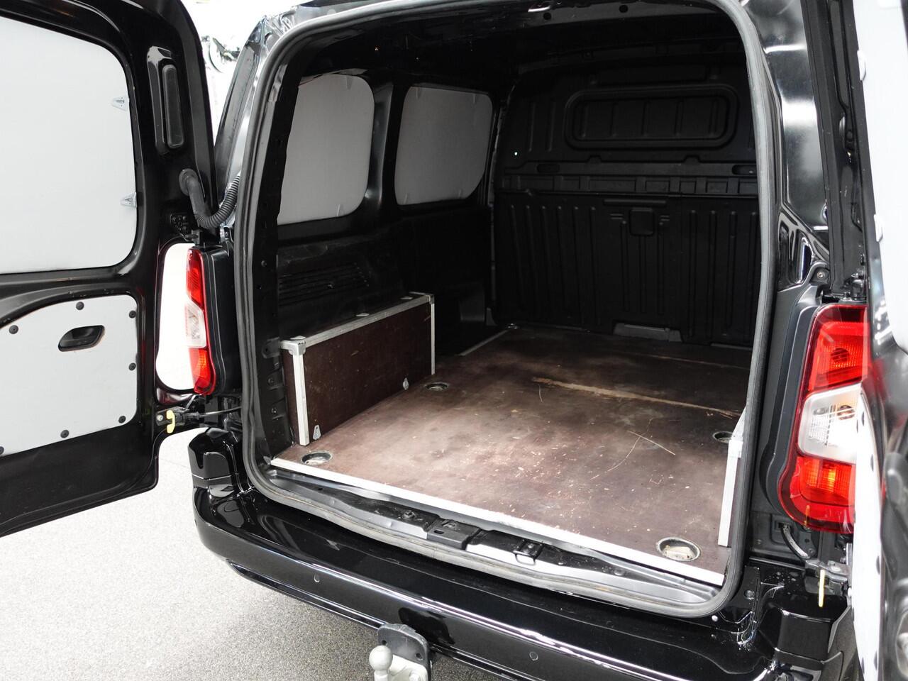 Opel COMBO 130PK Automaat L1H1 Apple Carplay Cruise control Trekhaak Parkeersensoren Stuurwielverwarming