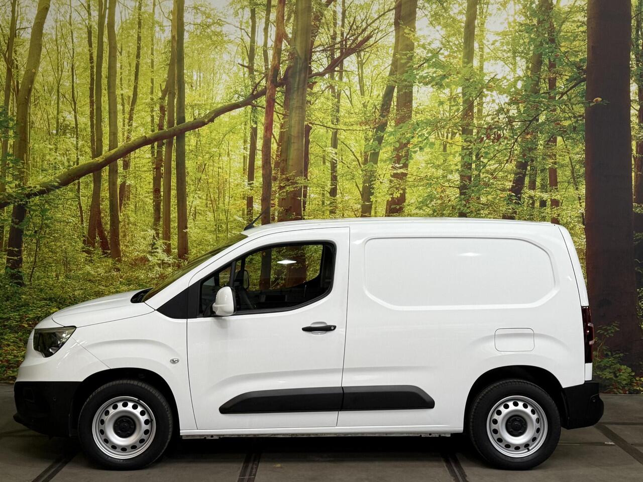 Opel COMBO 1.2 Turbo L1H1 Innovation Benzine 3 Zitplaatsen Navi Camera Carplay Dodehoek LED Cruise Control PDC V+A