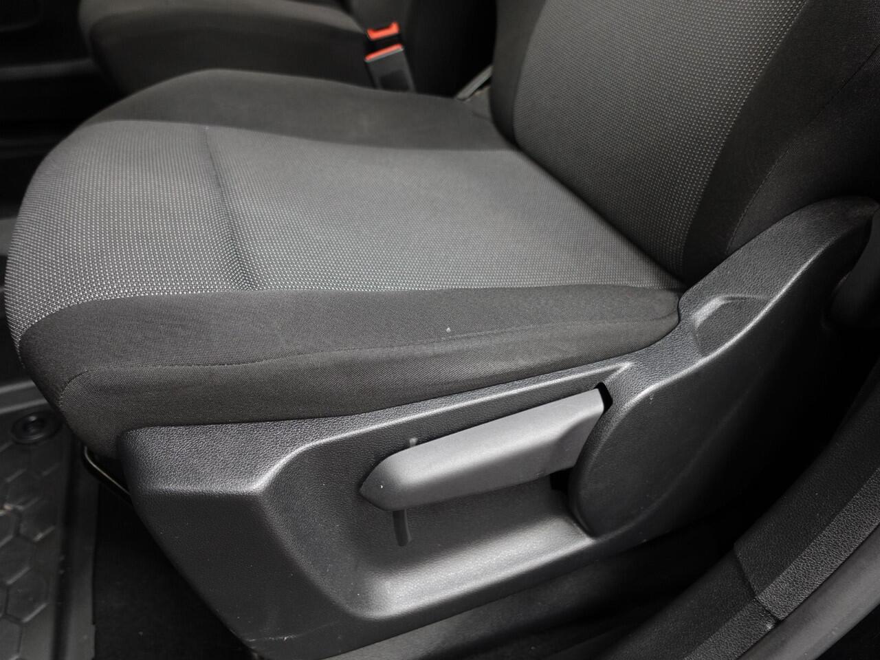 Opel COMBO 130pk Automaat L2H1 Edition Navi App-connect DAB Trekhaak Imperiaal