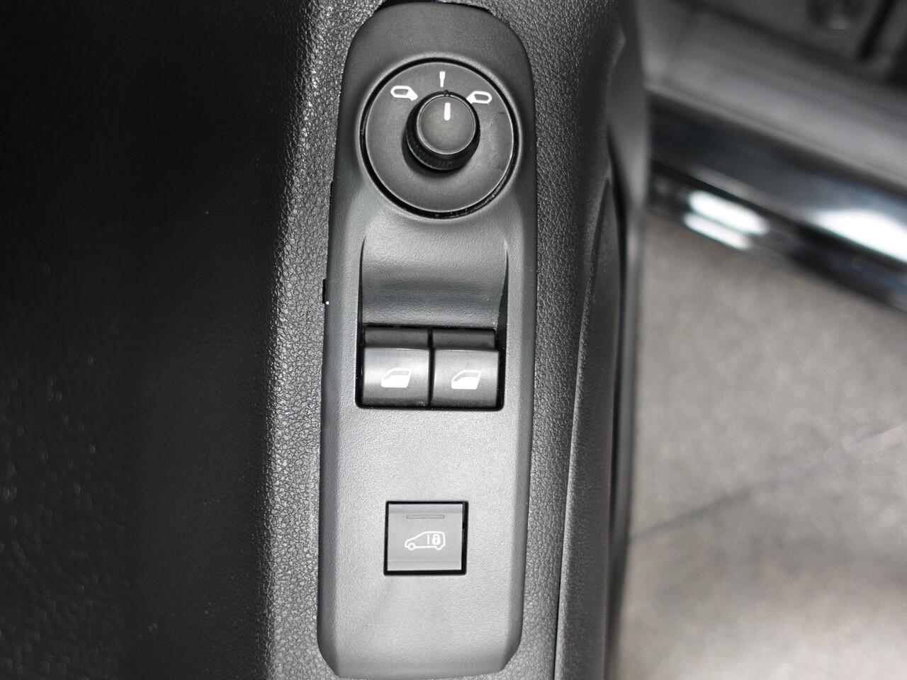 Opel COMBO 130pk Automaat L2H1 Edition Navi App-connect DAB Trekhaak Imperiaal