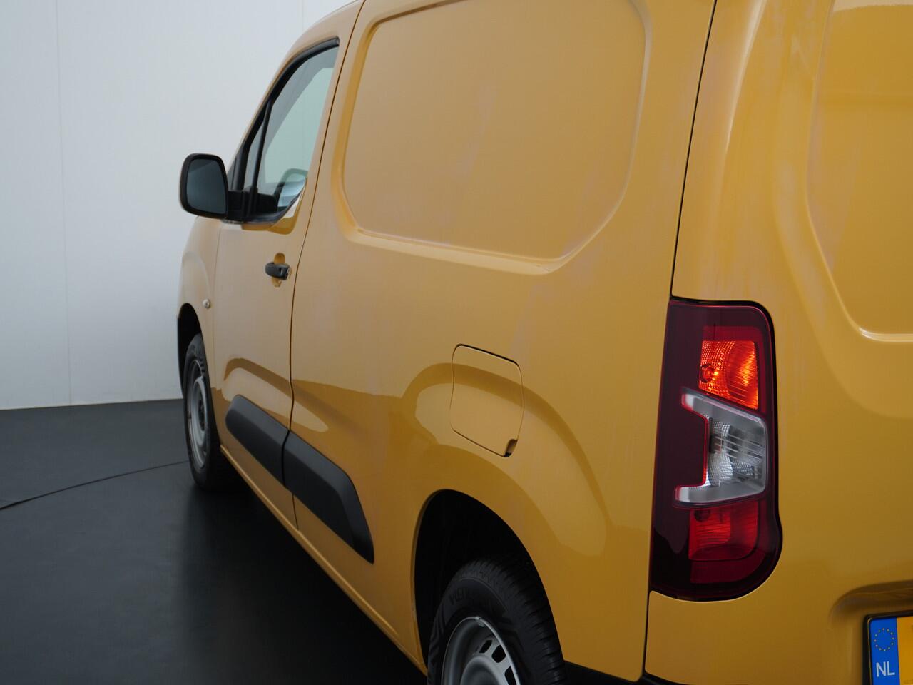 Opel COMBO 1.5CDTI EURO6 3-Persoons Airco Cruise Control Bluetooth Elektr.ramen Elektr.spiegels+Verwarmd Centr.Vergr+ab. L1H1 Edition Schuifdeur Betonplex vloer Lat om Lat betimmering