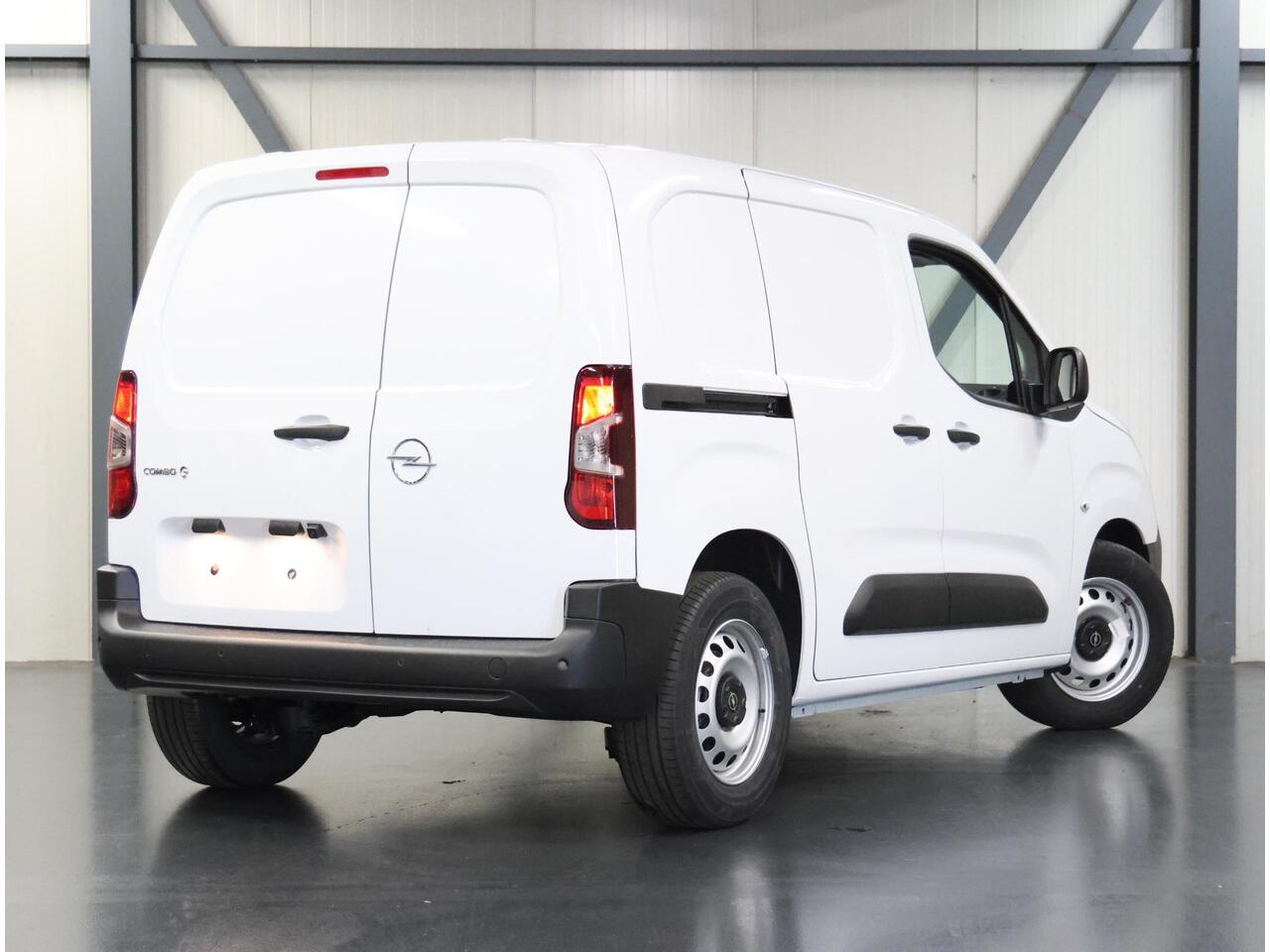 Opel COMBO Electric L1 50 kWh | Antislip (9mm) | Houten Zijwanden | DAB + | Comfortstoel |