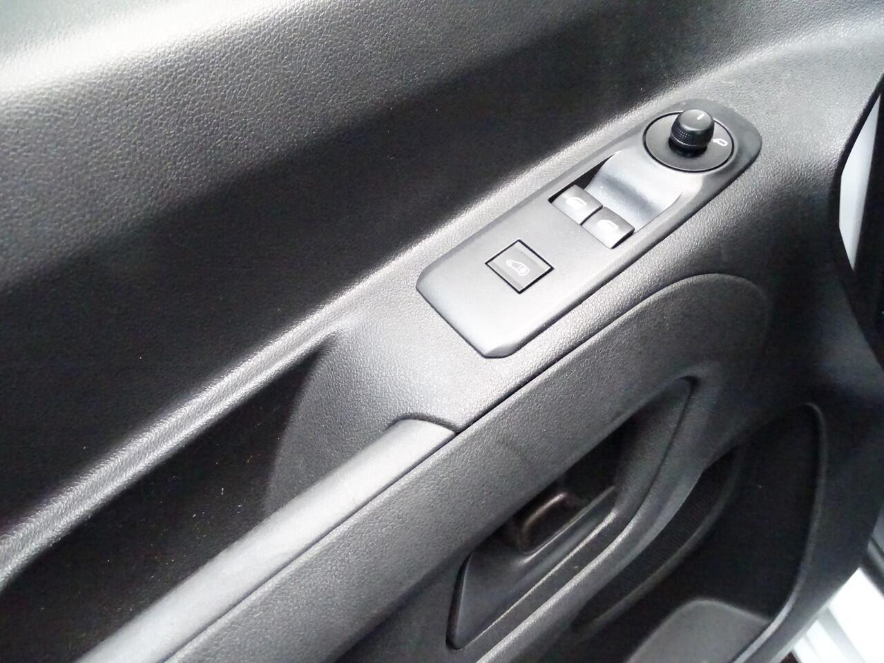 Opel COMBO 1.5D L2H1 Maxi Edition, 3 zits Airco, Carplay, Navi, Cruise, etc