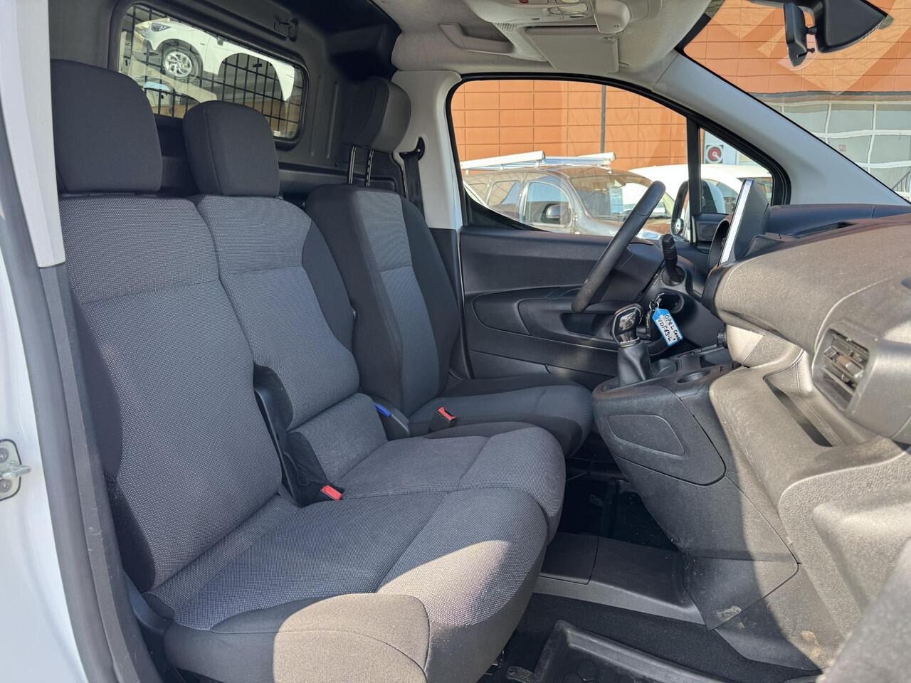 Opel COMBO 1.5D L1H1 Edition 3-Persoons | Trekhaak | Navigatie | Apple Carplay/Android Auto | Lat-Om-Lat Betimmering | Rijklaarprijs! (Ex. BTW)