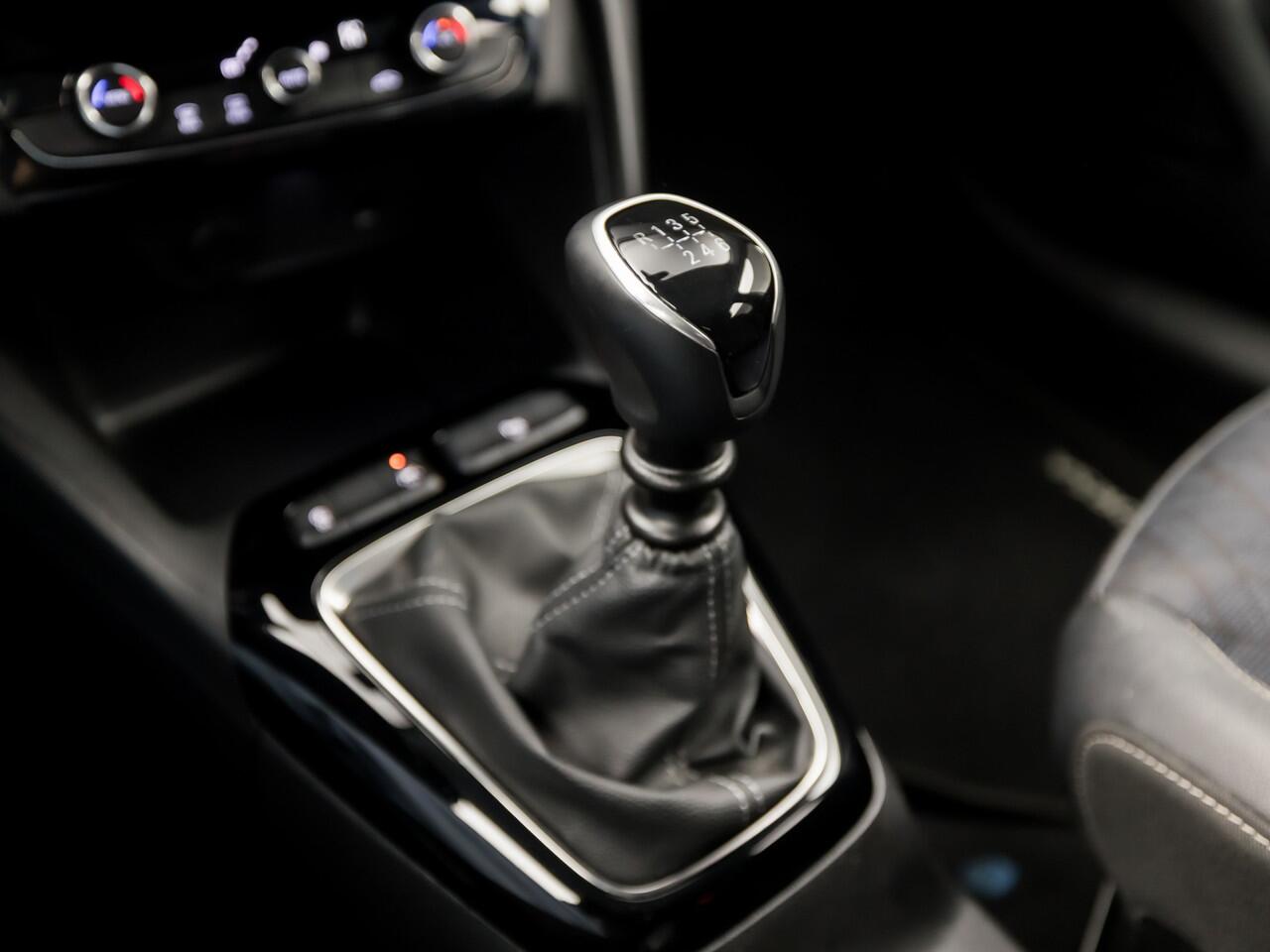 Opel CORSA 1.2 GS Line Sport (APPLE CARPLAY, ZWART DAK, 360 CAMERA, LED KOPLAMPEN, VIRTUAL DASHBOARD, HALF LEDER, NIEUWSTAAT)