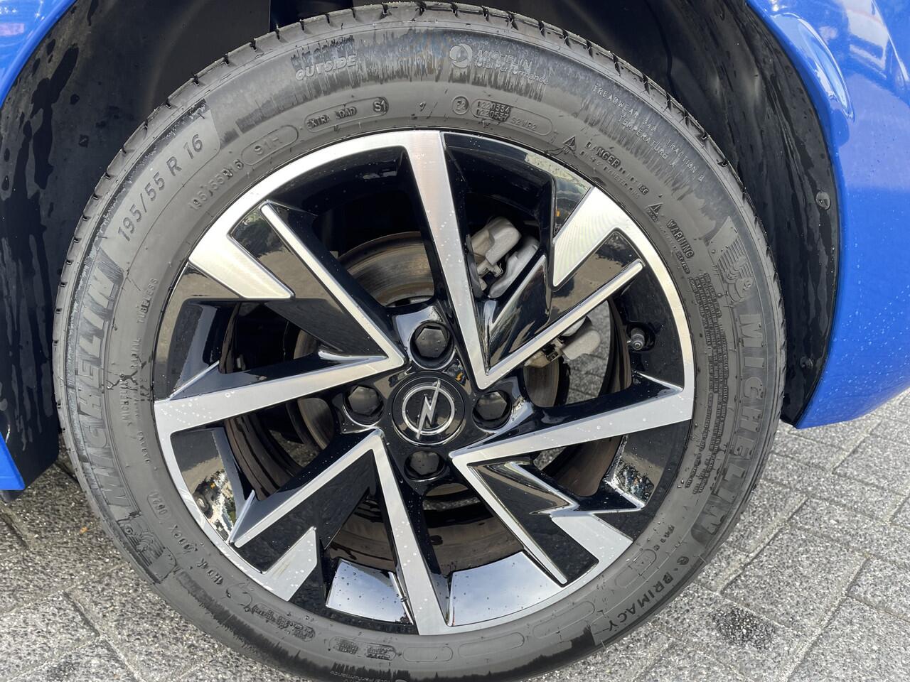 Opel CORSA 130pk GS (Panoramadak - Camera - Keyless Entry - Stoel-/-stuurverwarming - Parkeersensoren V+A - LED - Automatische Airco - Navigatie - Apple Carplay)