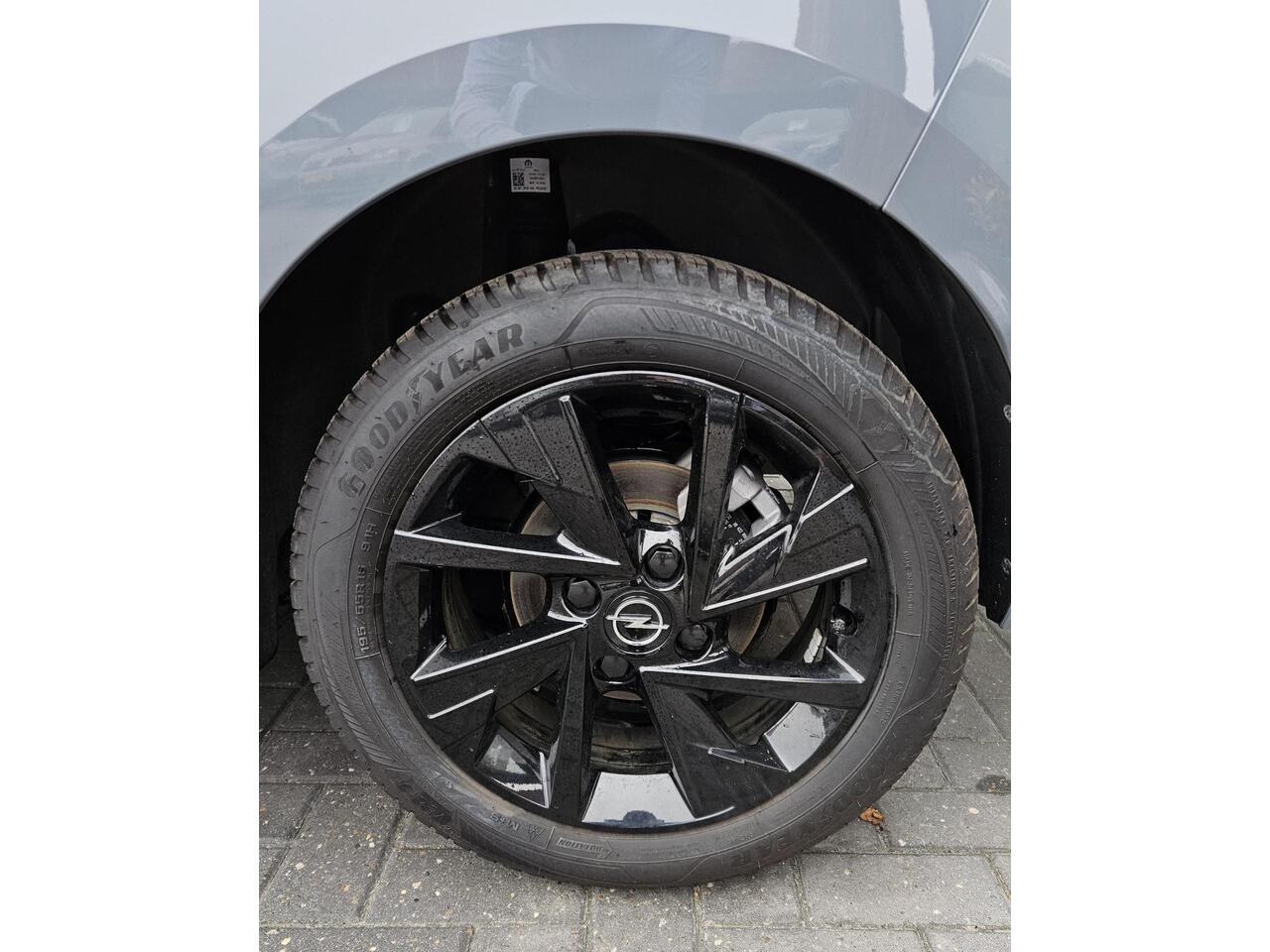 Opel CORSA 1.2 Turbo Hybrid GS stoel/stuurverwarming. Apple carplay. led. camera.