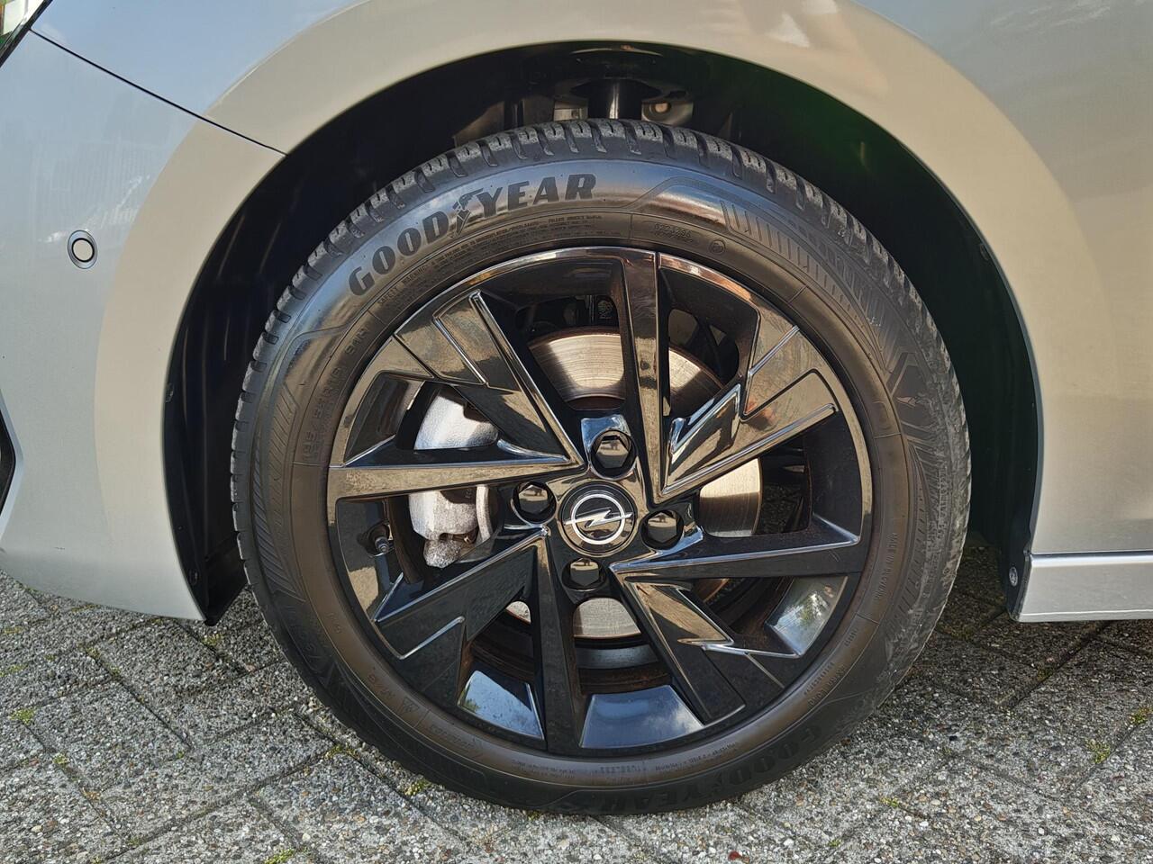 Opel CORSA GS 1.2 Turbo 100pk | LED MATRIX | BLACK PACK | STOEL- EN STUURVERW. | CAMERA | NAVI | ALL SEASON BANDEN | CLIMA |