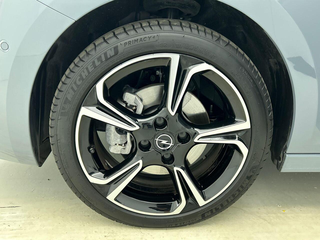 Opel CORSA 1.2 Turbo 136pk Hybrid GS Auto. Navigatie Apple Carplay/ Android Auto Camera Parkeersensoren Cruise Control Stoel- en stuurverwarming Airco Lichtmetalen velgen Getinte ramen