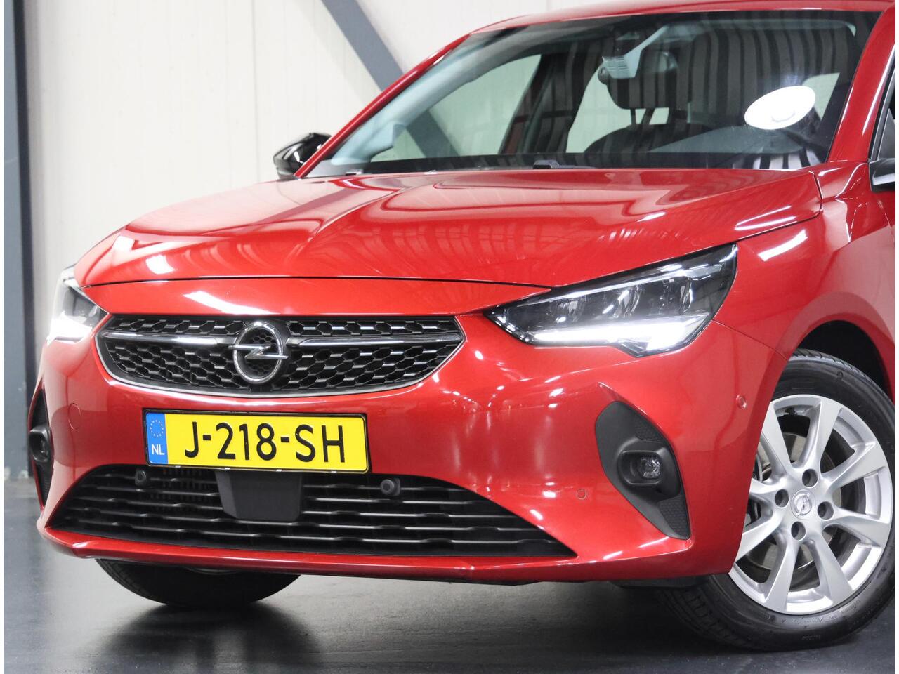 Opel CORSA 100PK Elegance | 1ste eigenaar | Camera | Climate Control | Cruise Control | Armsteun | AppleCarPlay/Android | Keyless | LEER/Stof | Navigatie | Parkeersensoren | Isofix |