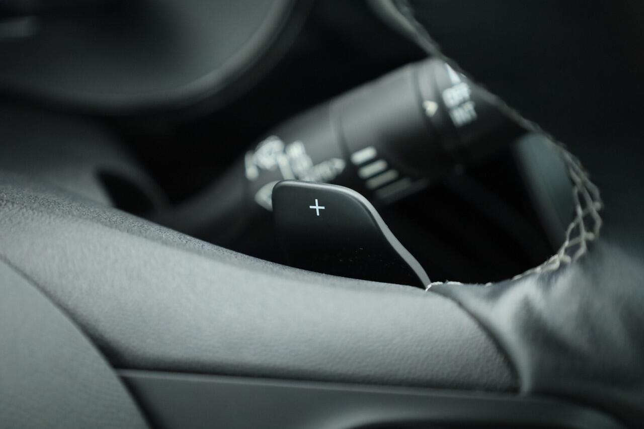 Opel CORSA 1.2 GS Line Automaat | Pano | Camera | Apple CarPlay | Dodehoekdet. | All seasons