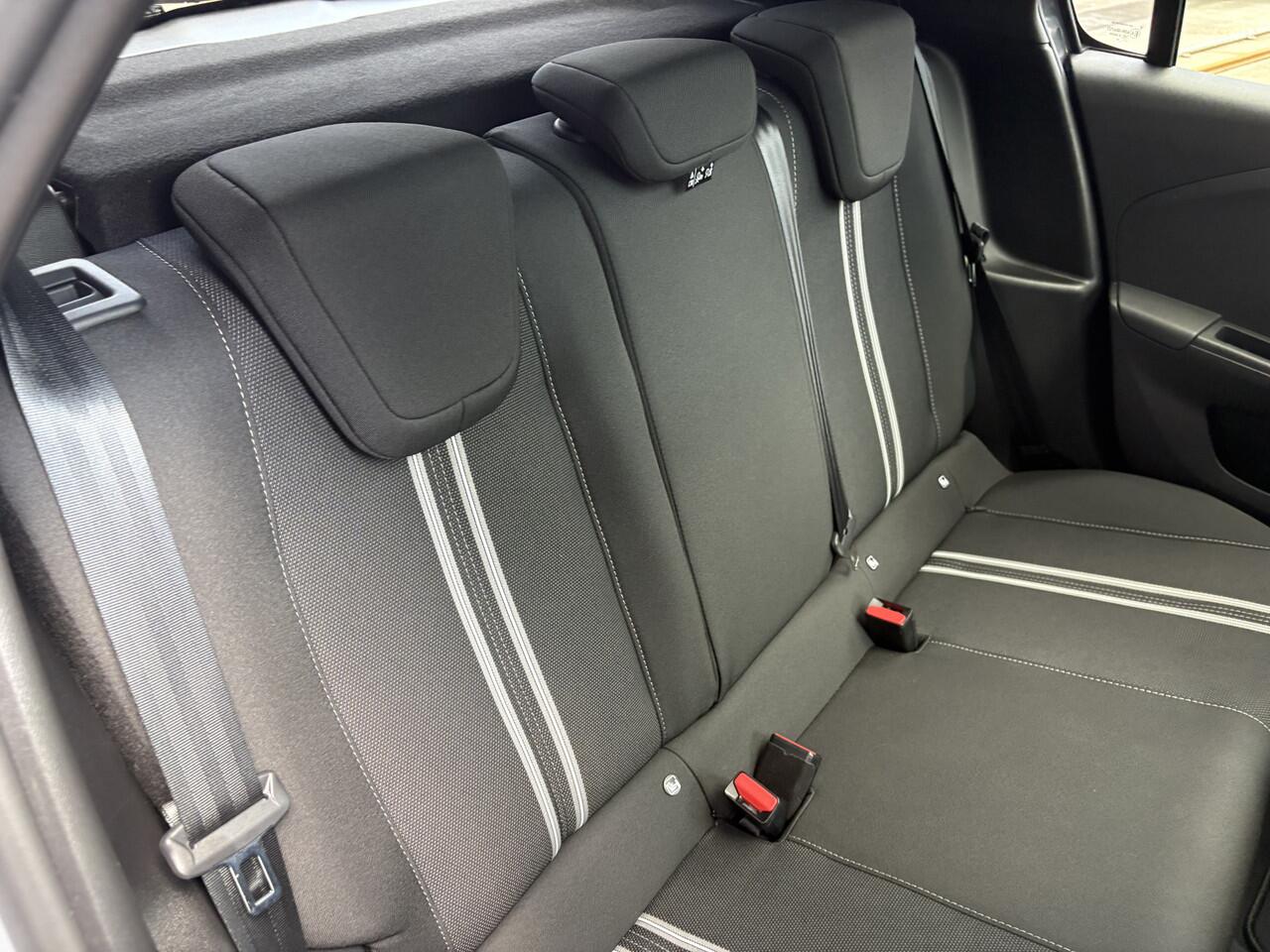 Opel CORSA 1.2 Turbo GS, 130 pk, panodak,navi via app.