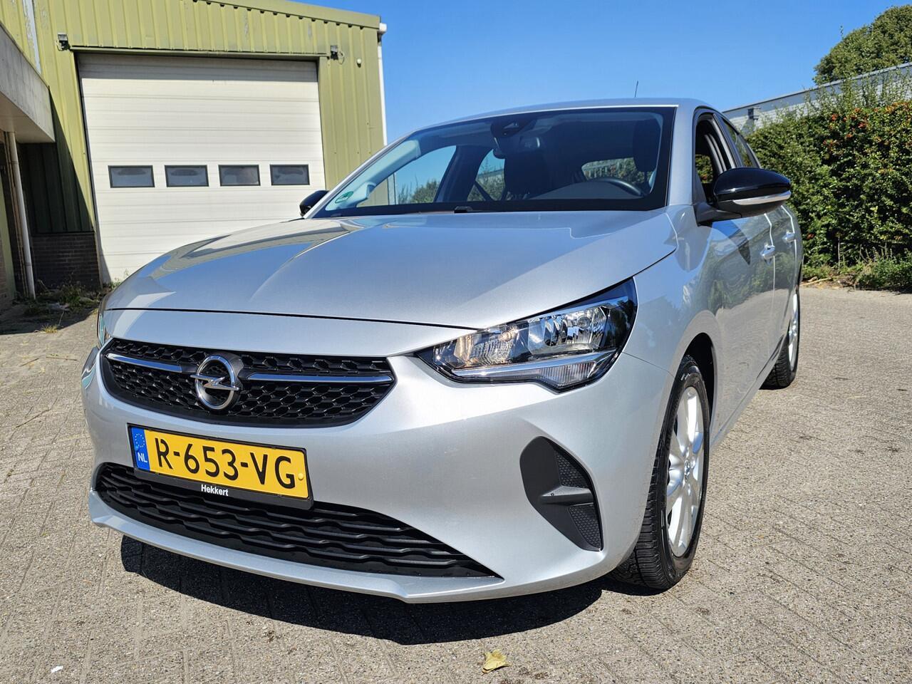 Opel CORSA 1.2 Edition, Carplay! Stuurverwarming! Apk 11-26! Zondag OPEN!