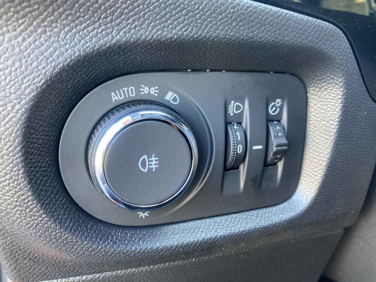 Opel CORSA 1.2 Turbo 110pk Hybrid Automaat Yes | Navigatie via Carplay | Android Auto | Cruise control | LED koplampen | Parkeersensoren | Sportstoelen | Stoel- en stuurverwarming | Zwart dak