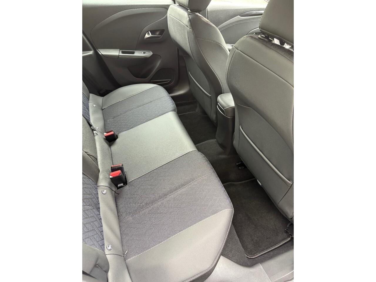 Opel CORSA 1.2 T Automaat Winterpakket Navigatie app Airco PDC Leder Half